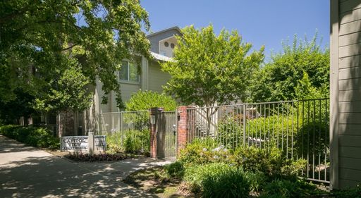 Pet Friendly 2x2 with dual primary suites and washer/dryer in Midtown Sac – photo 1