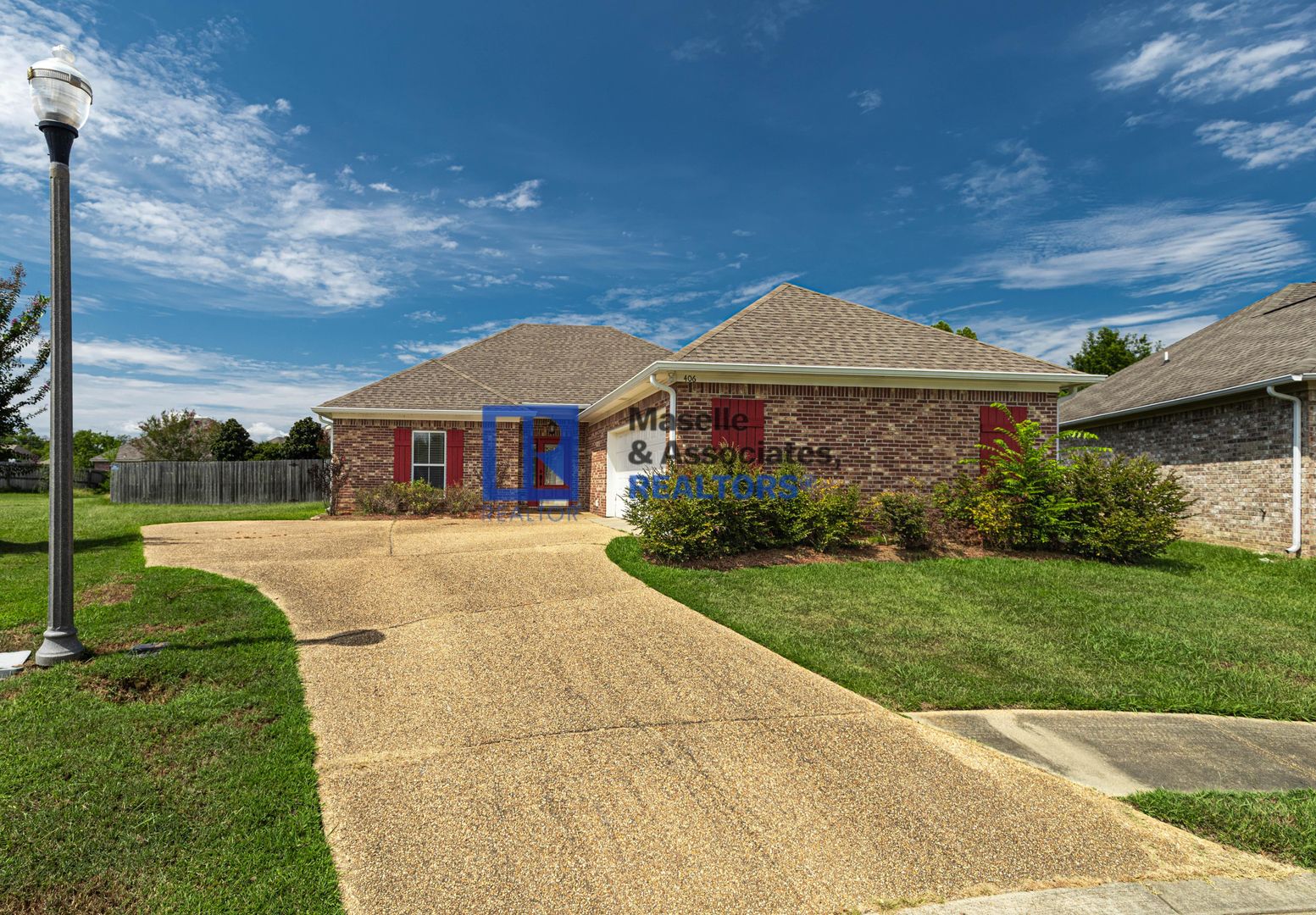 Brandon House: 406 Montrose Pl