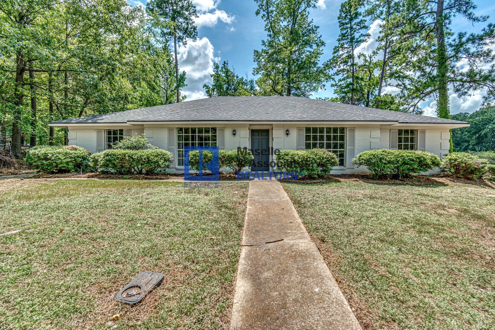 Brandon House: 107 Woodgate Dr.