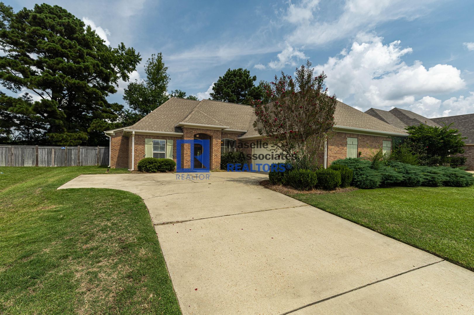 Madison House: 100 Bremen Ct