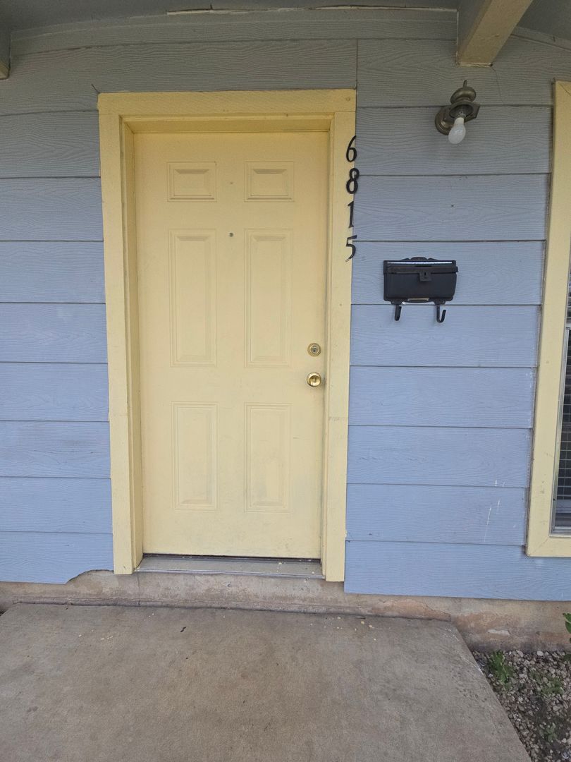 San Antonio House: 6815 Basilwood