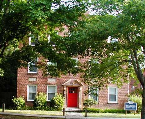 Spacious 2nd Floor Apt Near Duke and Downtown! – photo 1