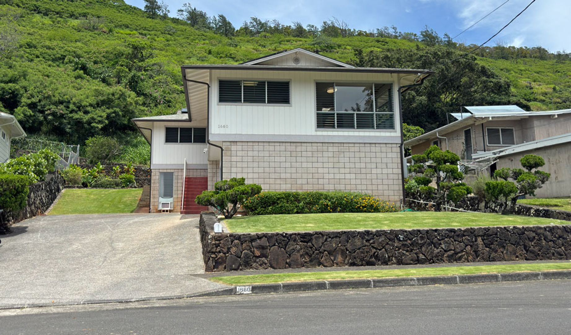 Honolulu House: 1660 Onipaa Street