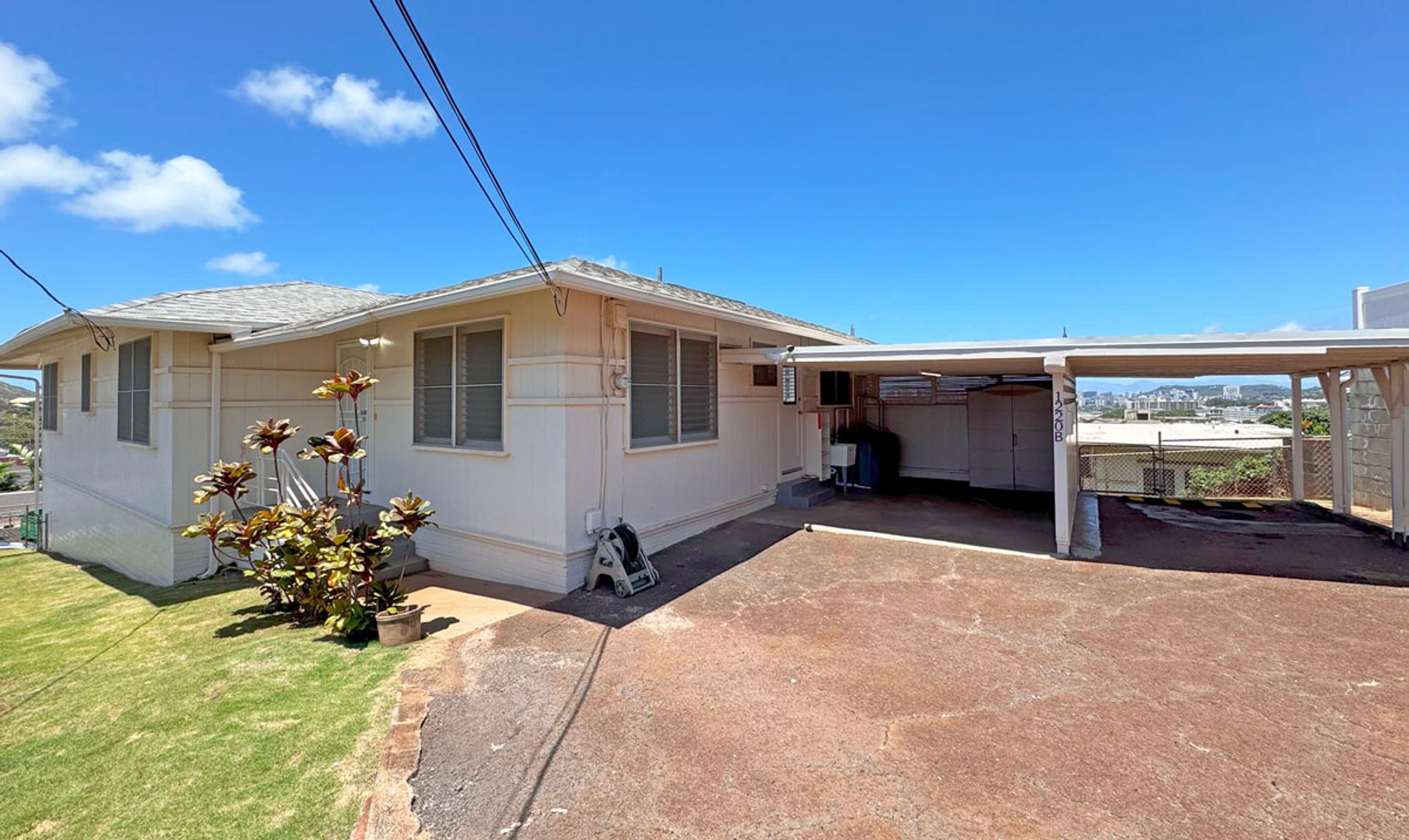 Honolulu House: 1220 Center Street, #B