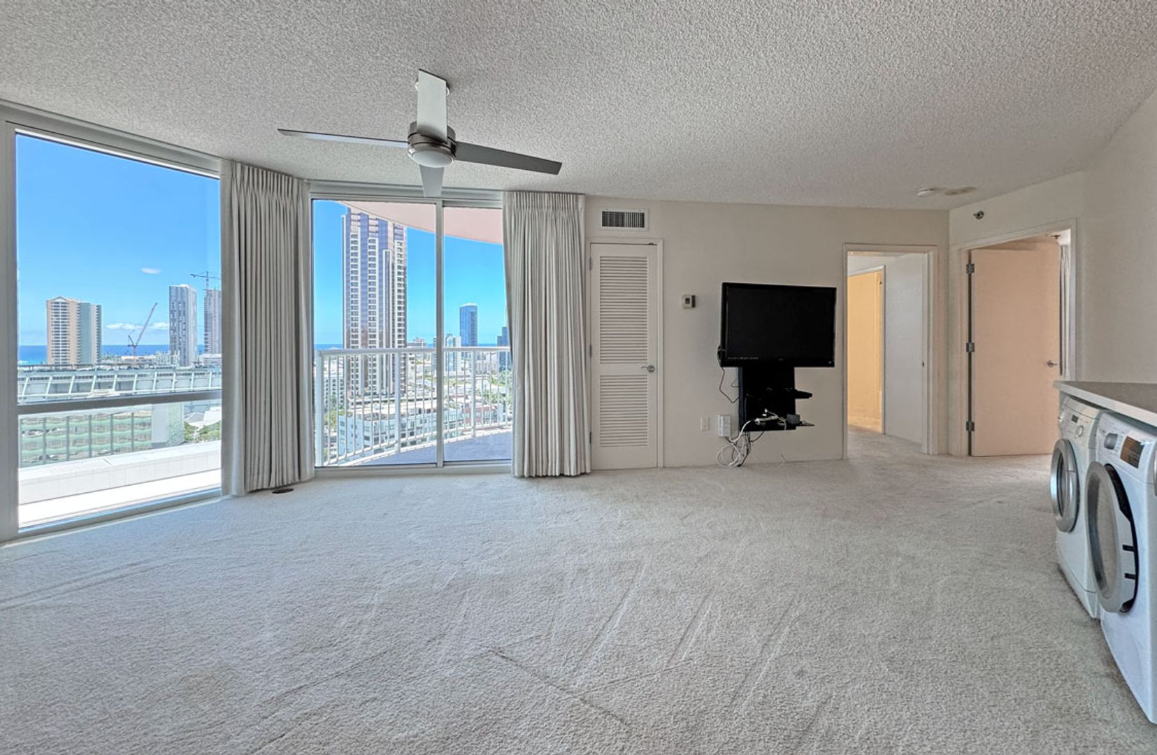 Honolulu Condo: 801 S. King St., #1704