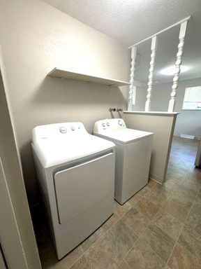 Welcome HOME~ Move-in-ready, 3-bed ranch! – photo 1
