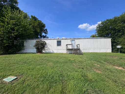 Affordable 3/2 Home with Water, Trash, and Lawn Care Included! – photo 1