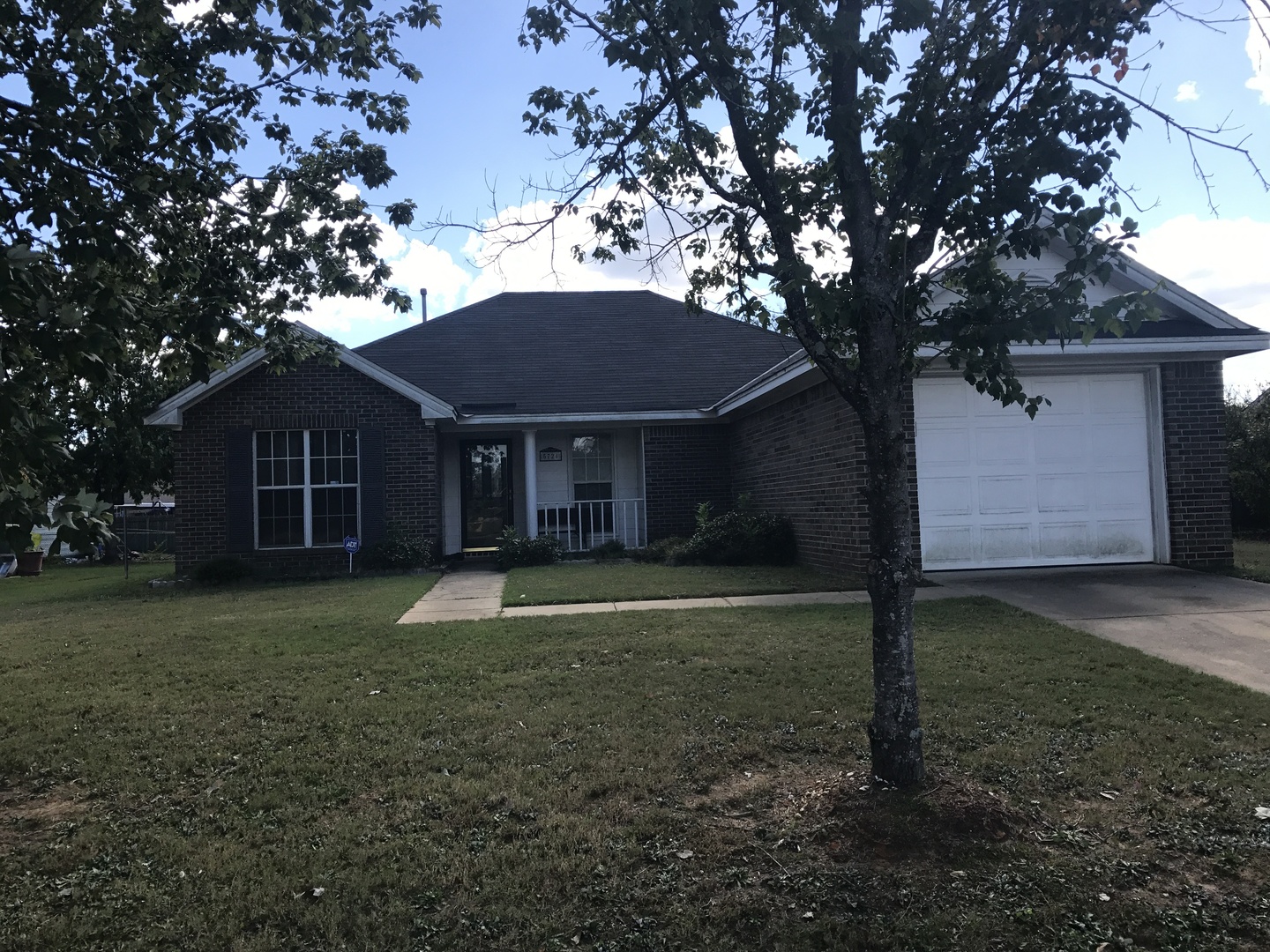 Montgomery House: 5724 Sweetwood Way