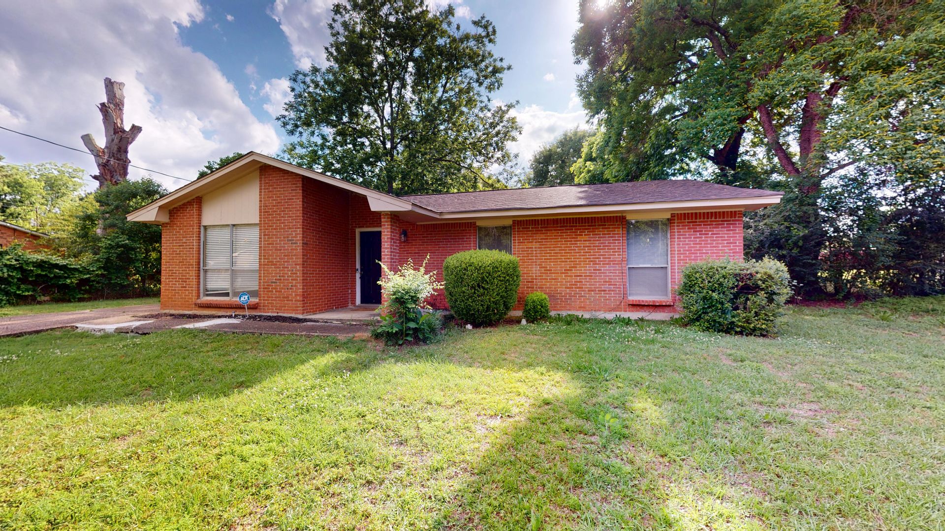 Prattville House: 130 GrayLynn Dr