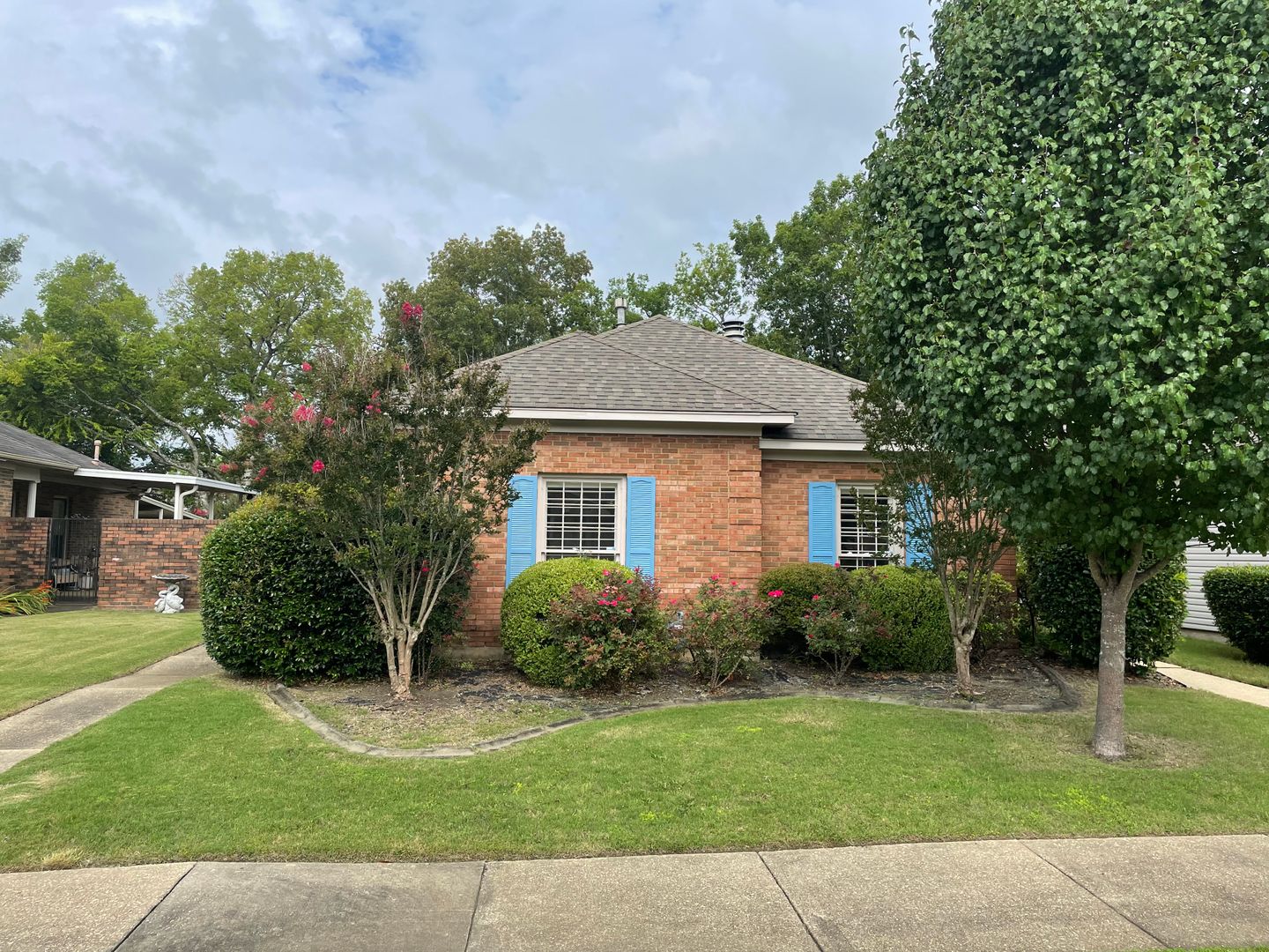 Montgomery House: 1830 Young Farm Rd