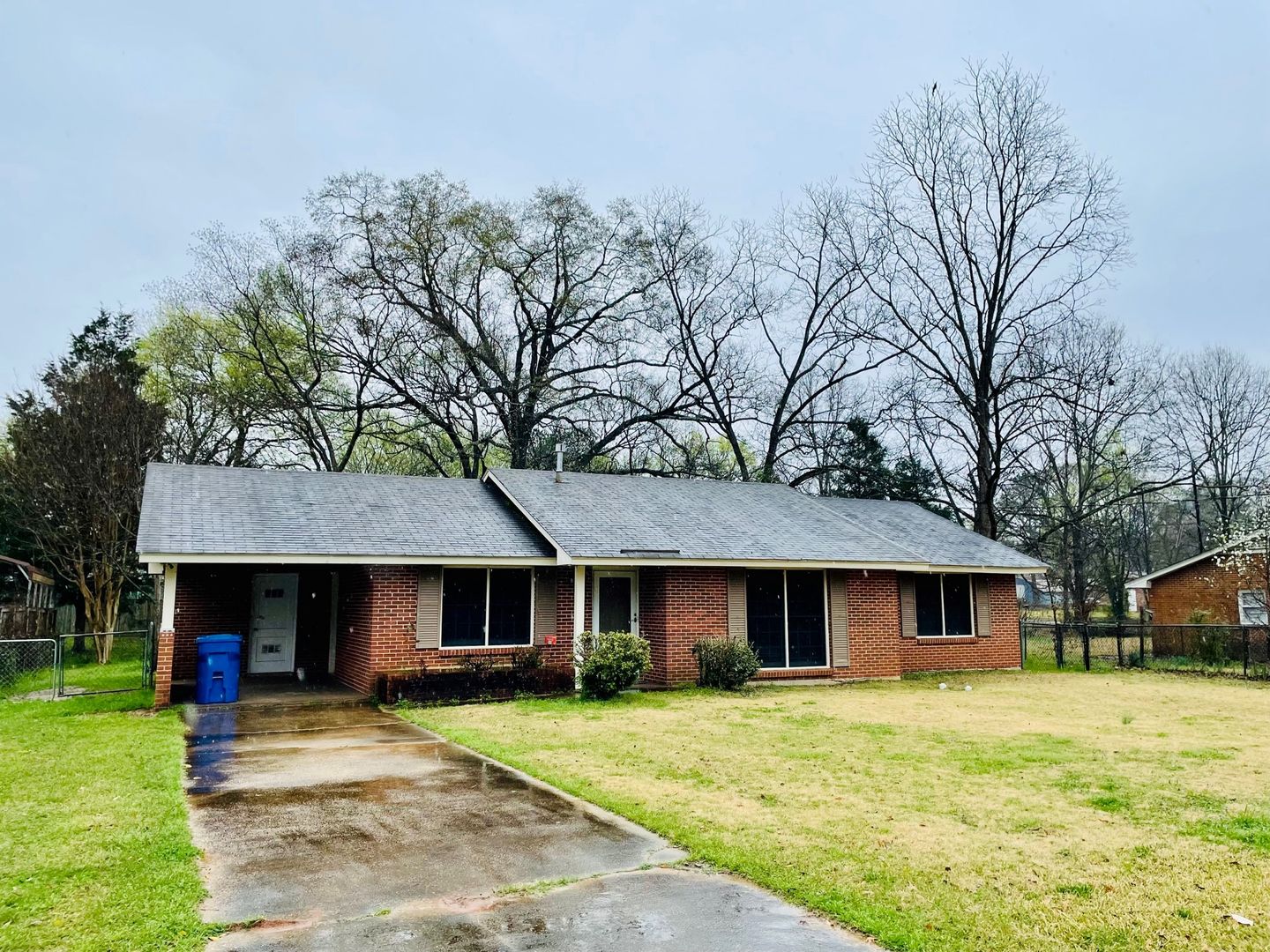 Prattville House: 344 Bedford Ter