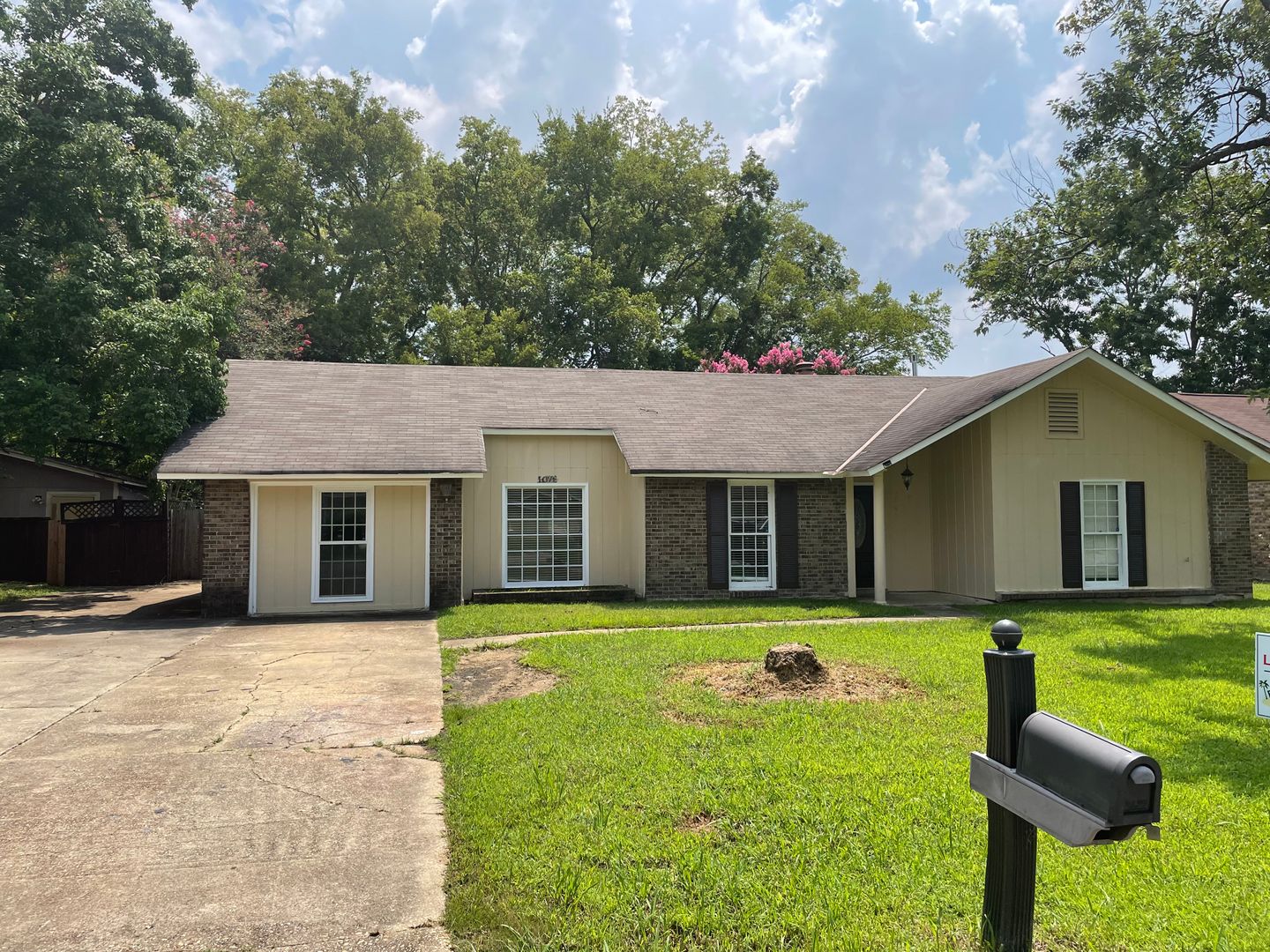 Montgomery House: 5841 Red Barn Rd