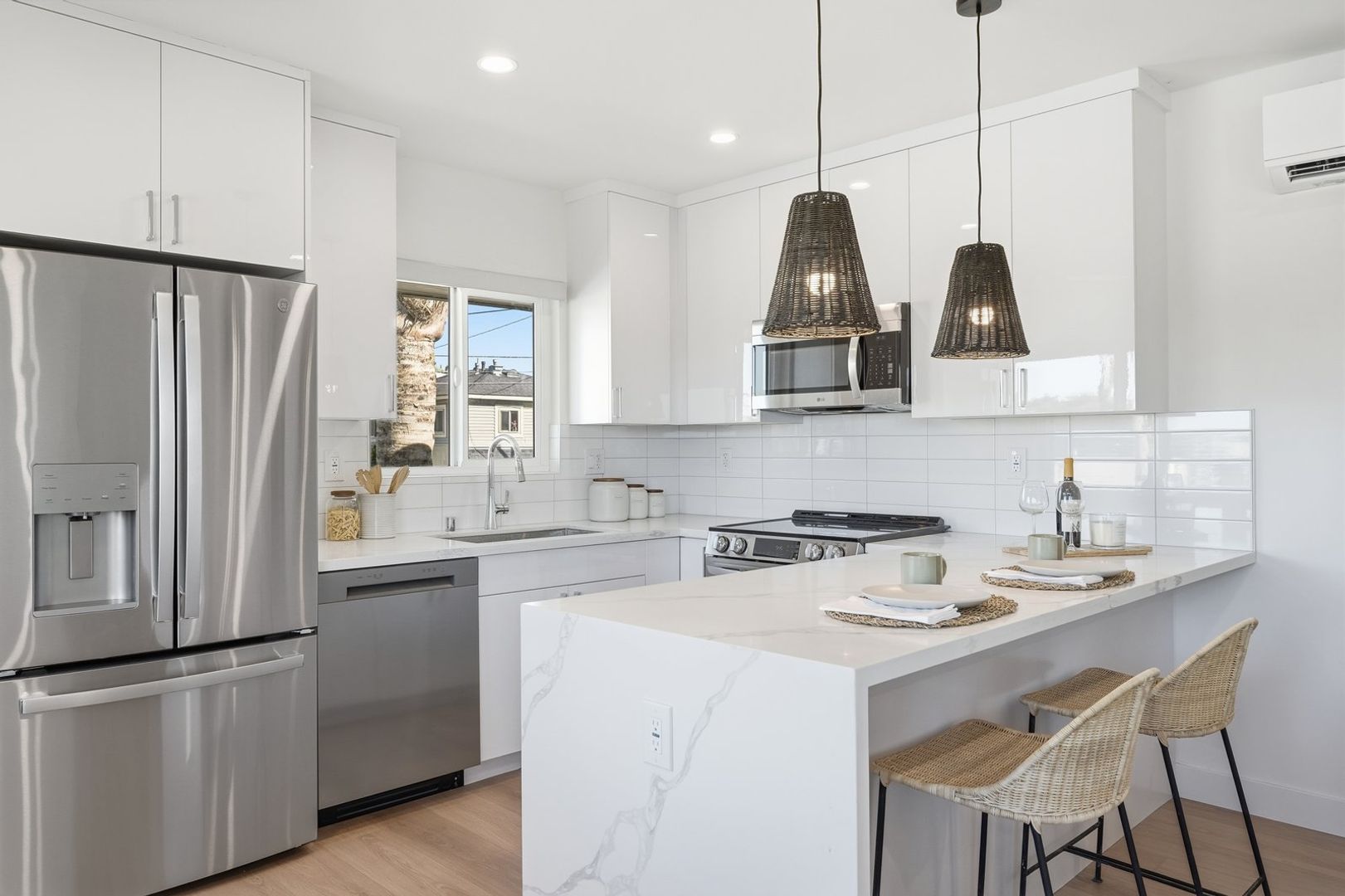 El Segundo Apartment: 1620 E Maple Ave