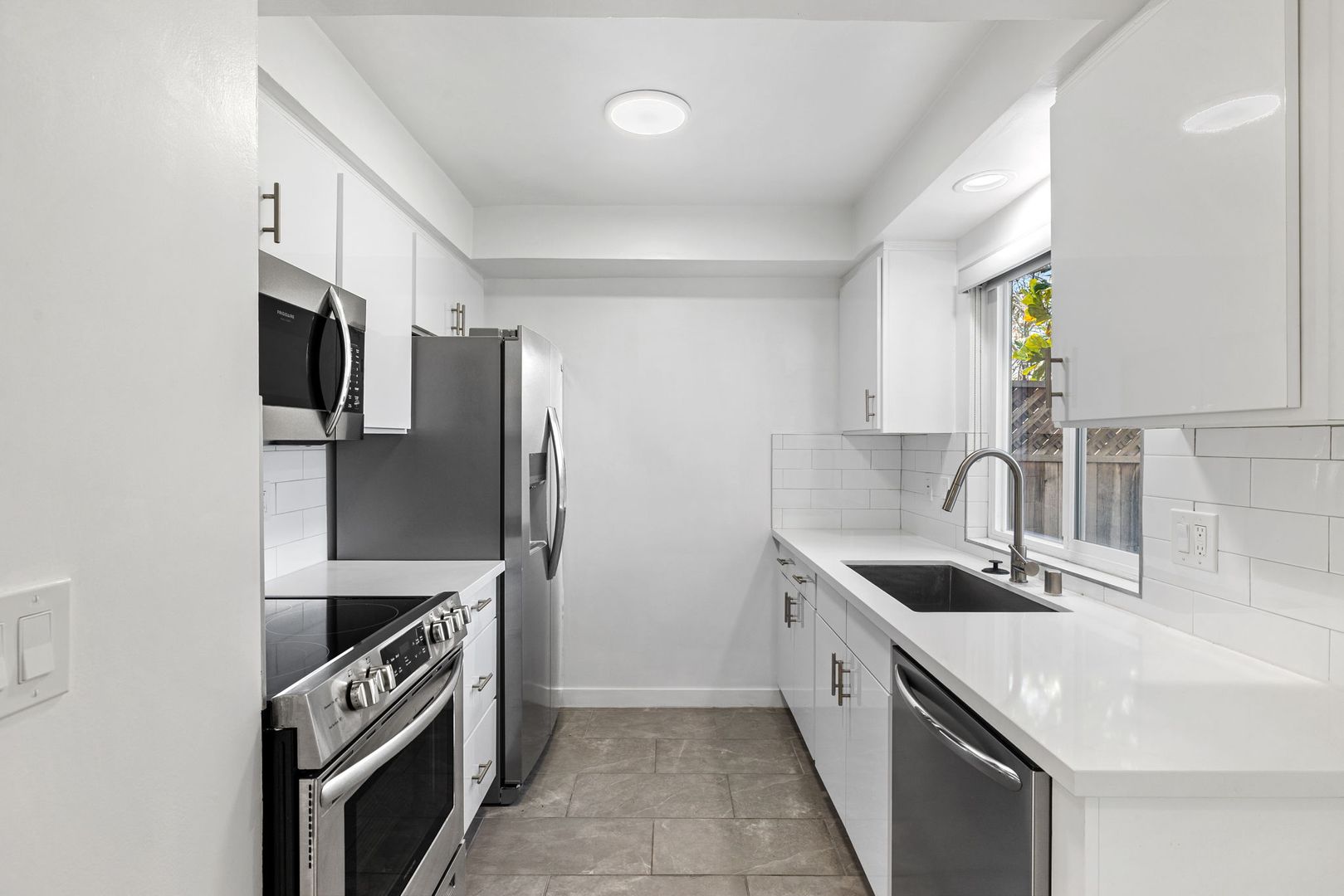 Redondo Beach Apartment: 2703 Ruhland