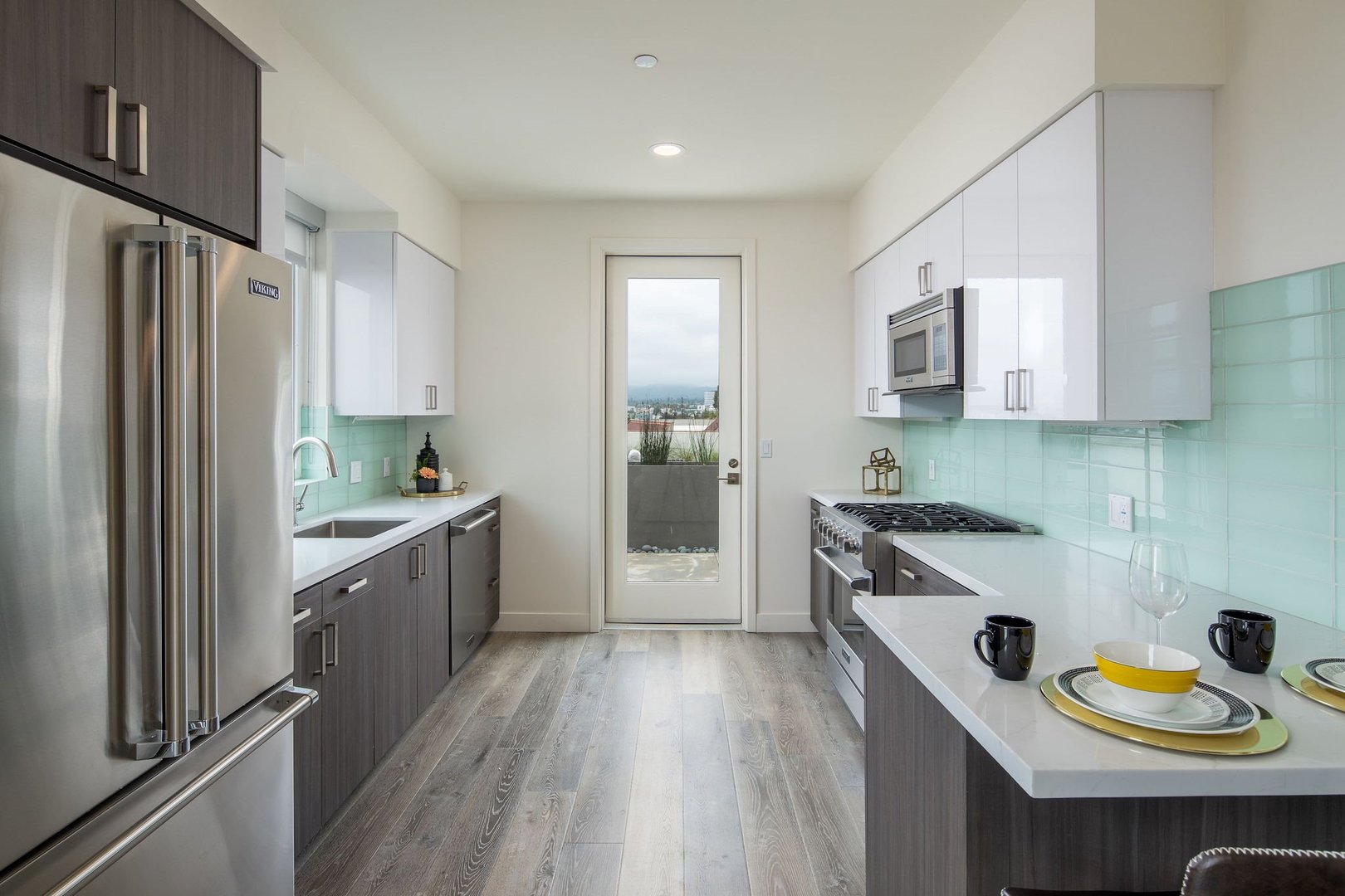 Santa Monica Apartment: 1122 Pico Blvd
