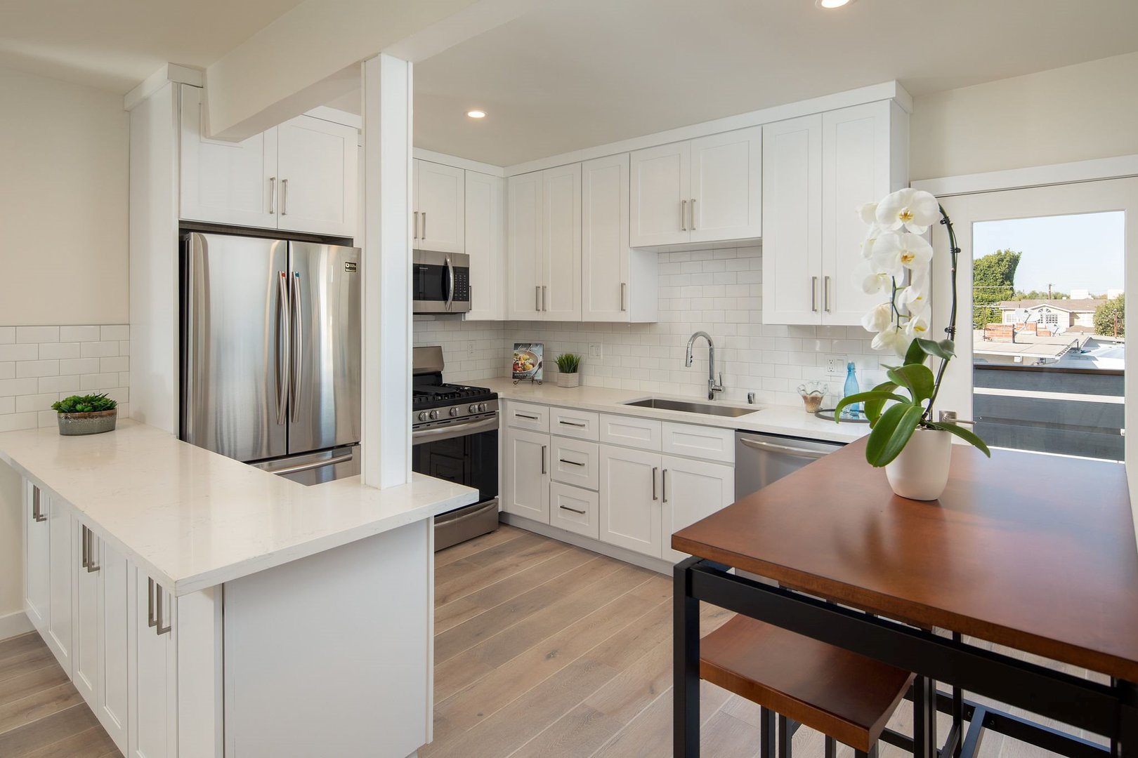 Manhattan Beach Apartment: 715 S Prospect Ave