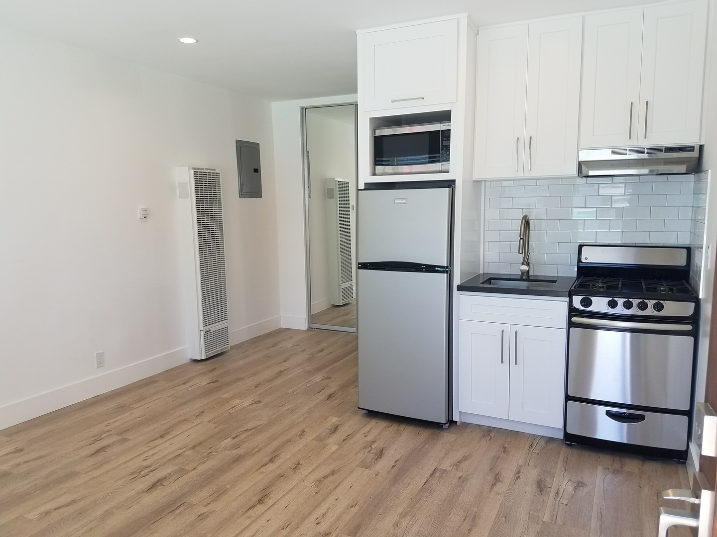 El Segundo Apartment: 716-717 Indiana Court