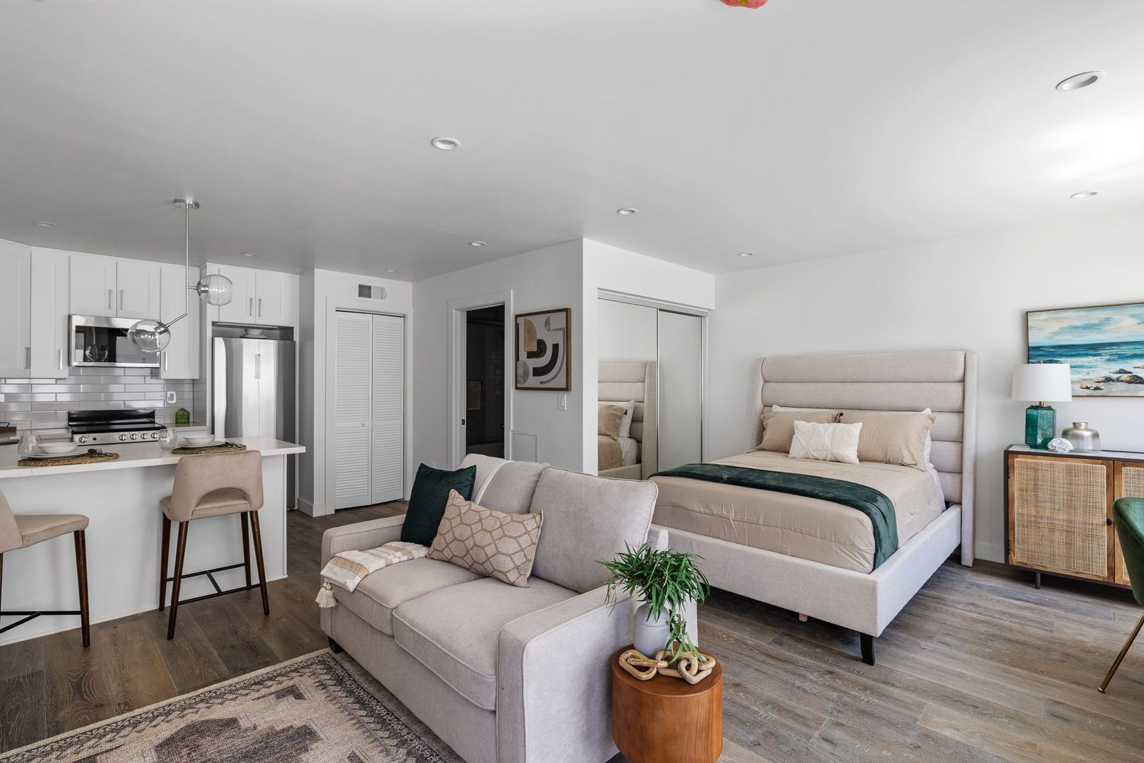 El Segundo Apartment: 420 Illinois Street