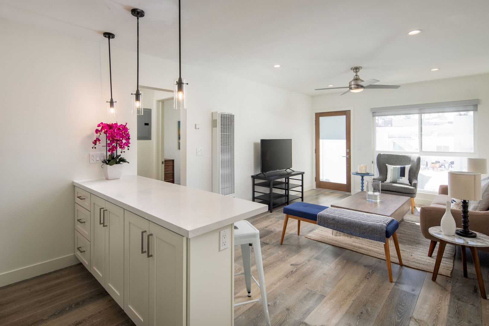 El Segundo Apartment: 207, 209 & 211 Sierra Street