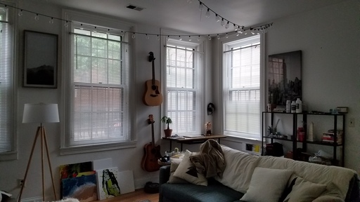 Spacious Bi-Level One Bedroom Apartment – photo 1