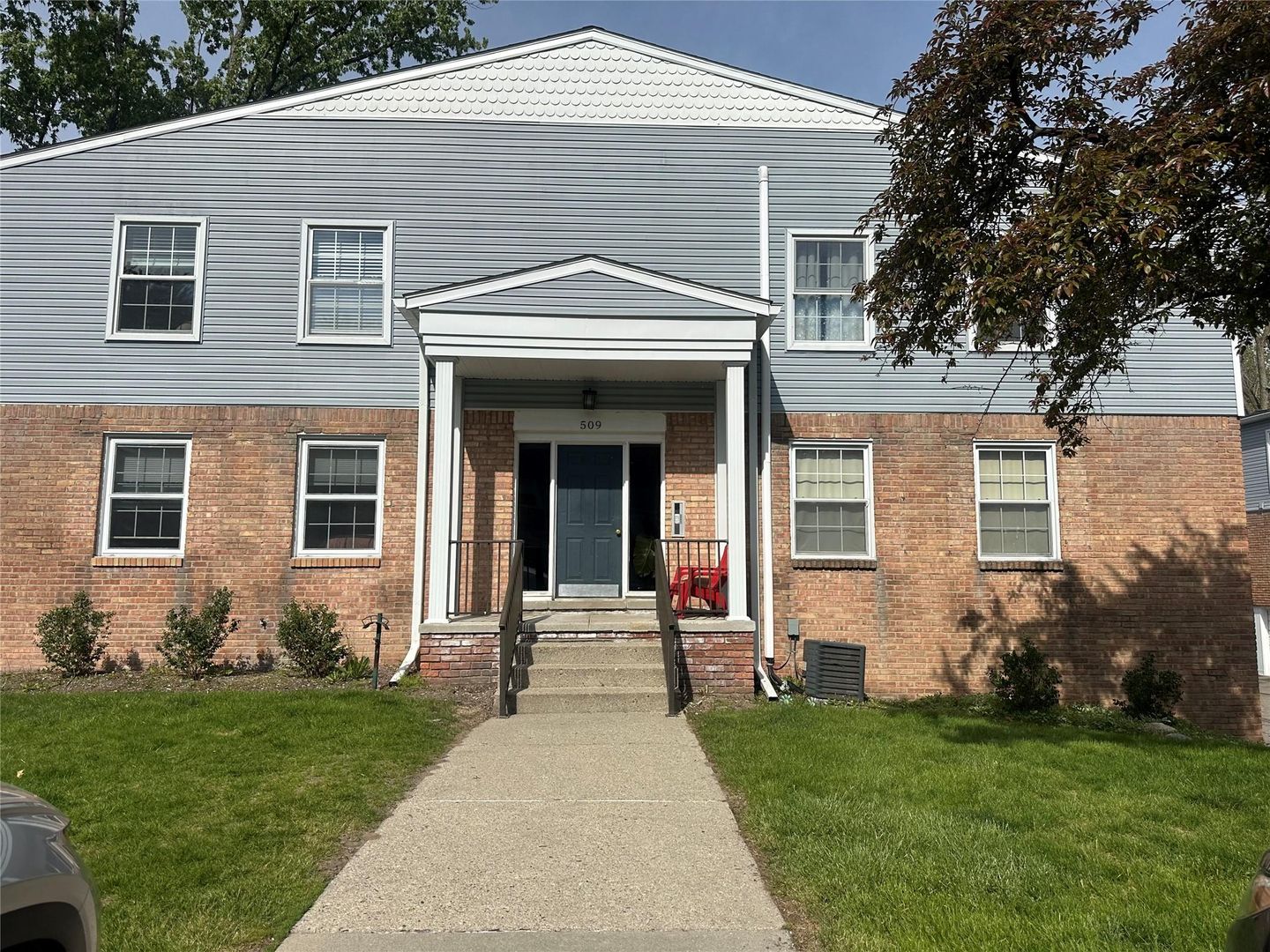 rochester House: 509 E University Dr #506