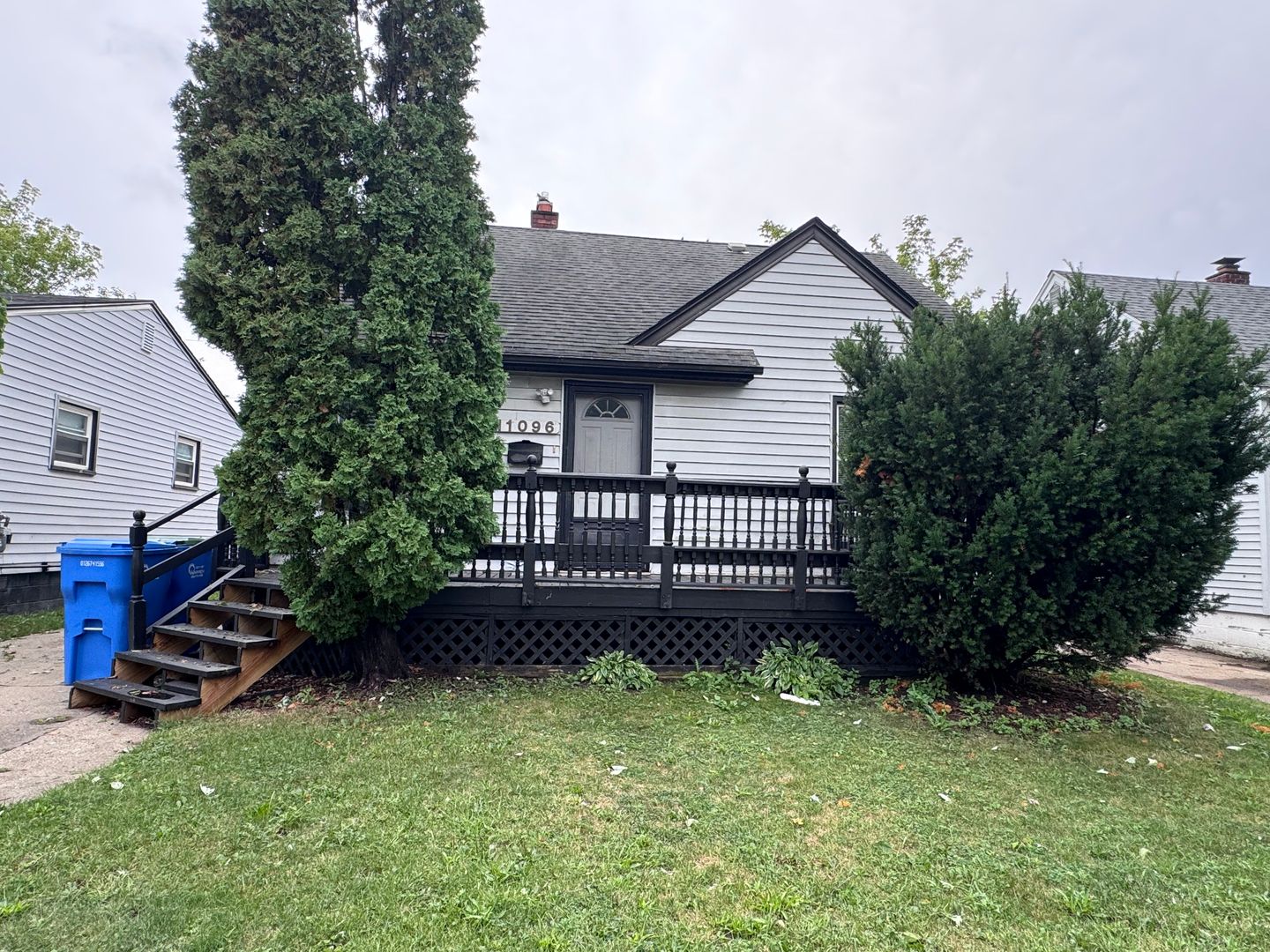 Warren House: 11096 Jewett Ave