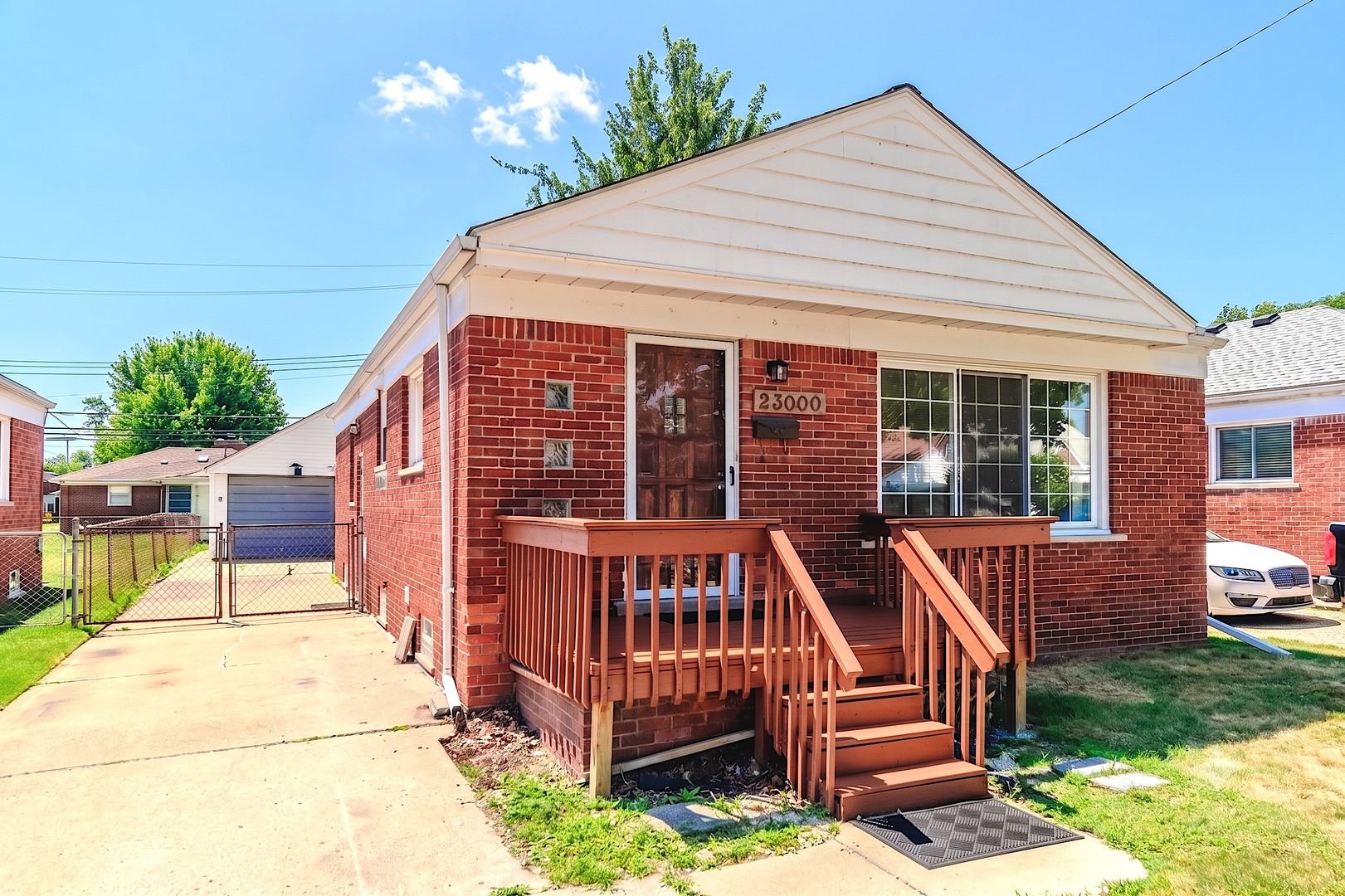 Saint Clair Shores House: 23000 Alger St