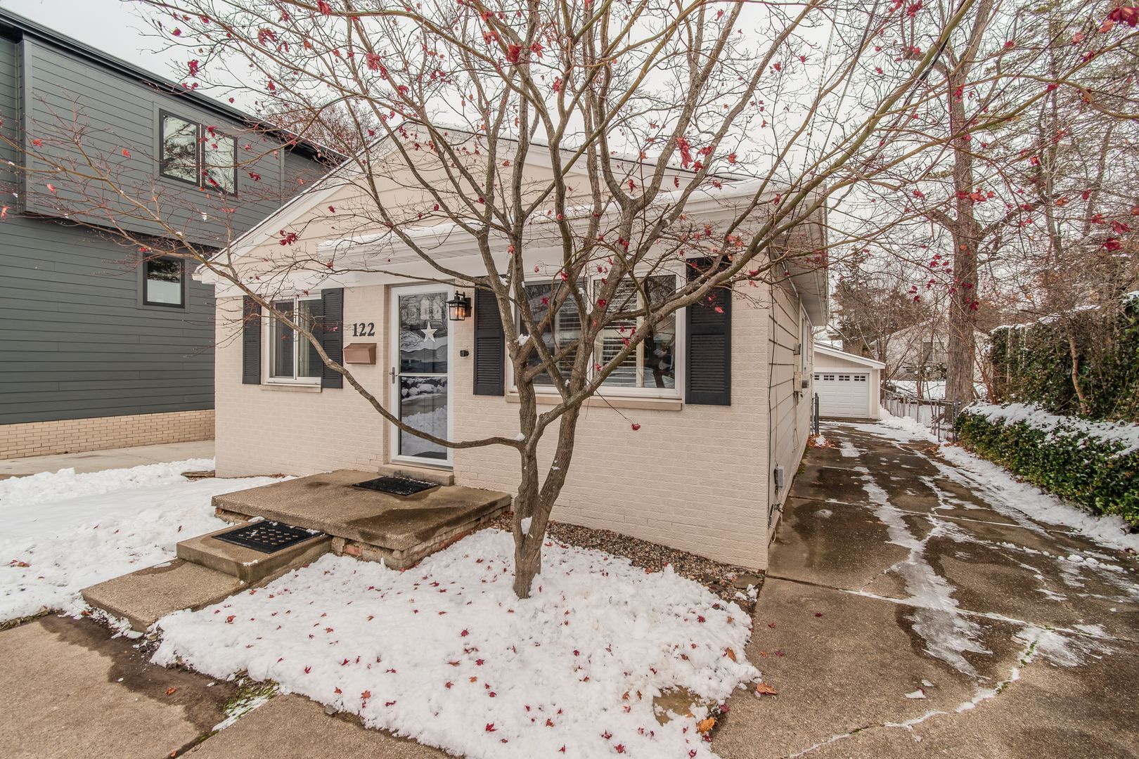 Rochester House: 122 N Helen Avenue