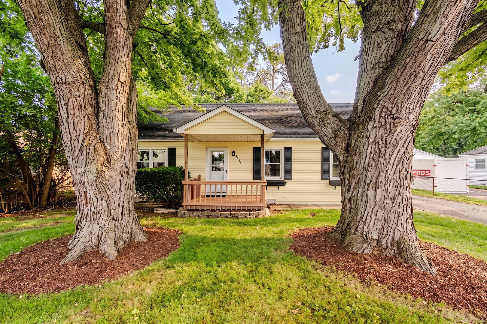 Royal Oak House: 4644 Rochester Rd