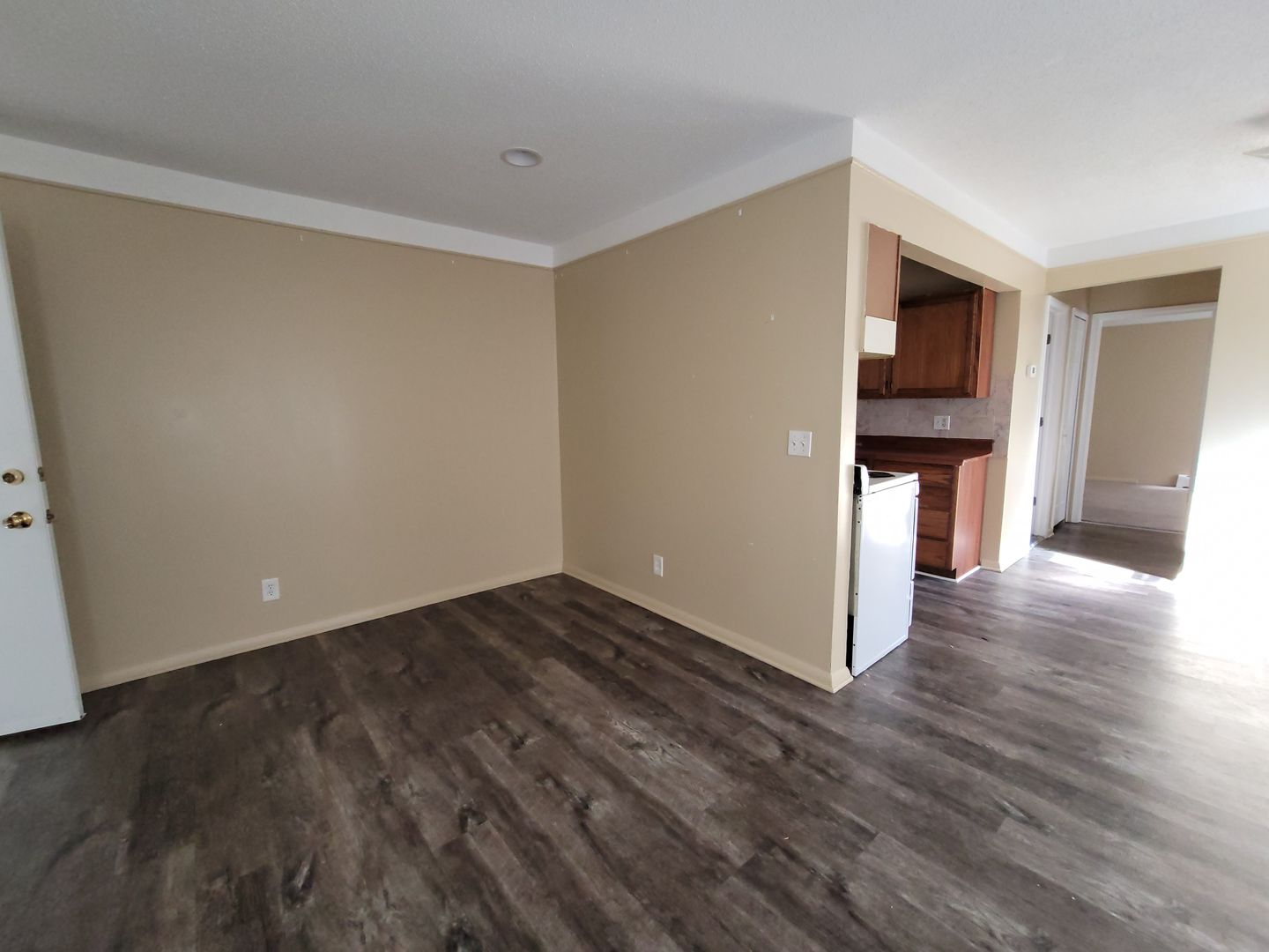 Eastpointe Apartment: 16470 E 9 Mile