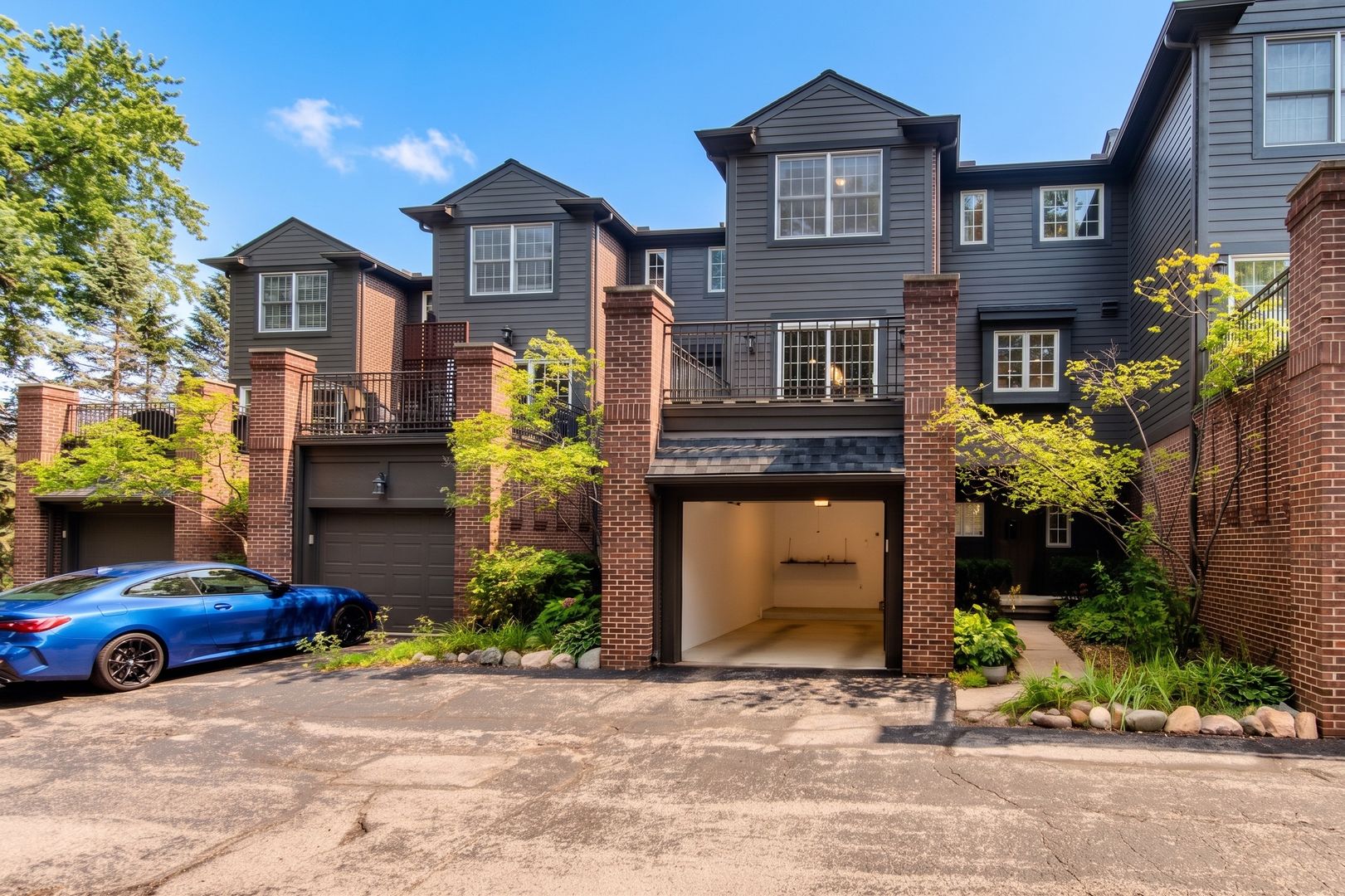 Royal Oak Apartment: 805 N Sherman Drive