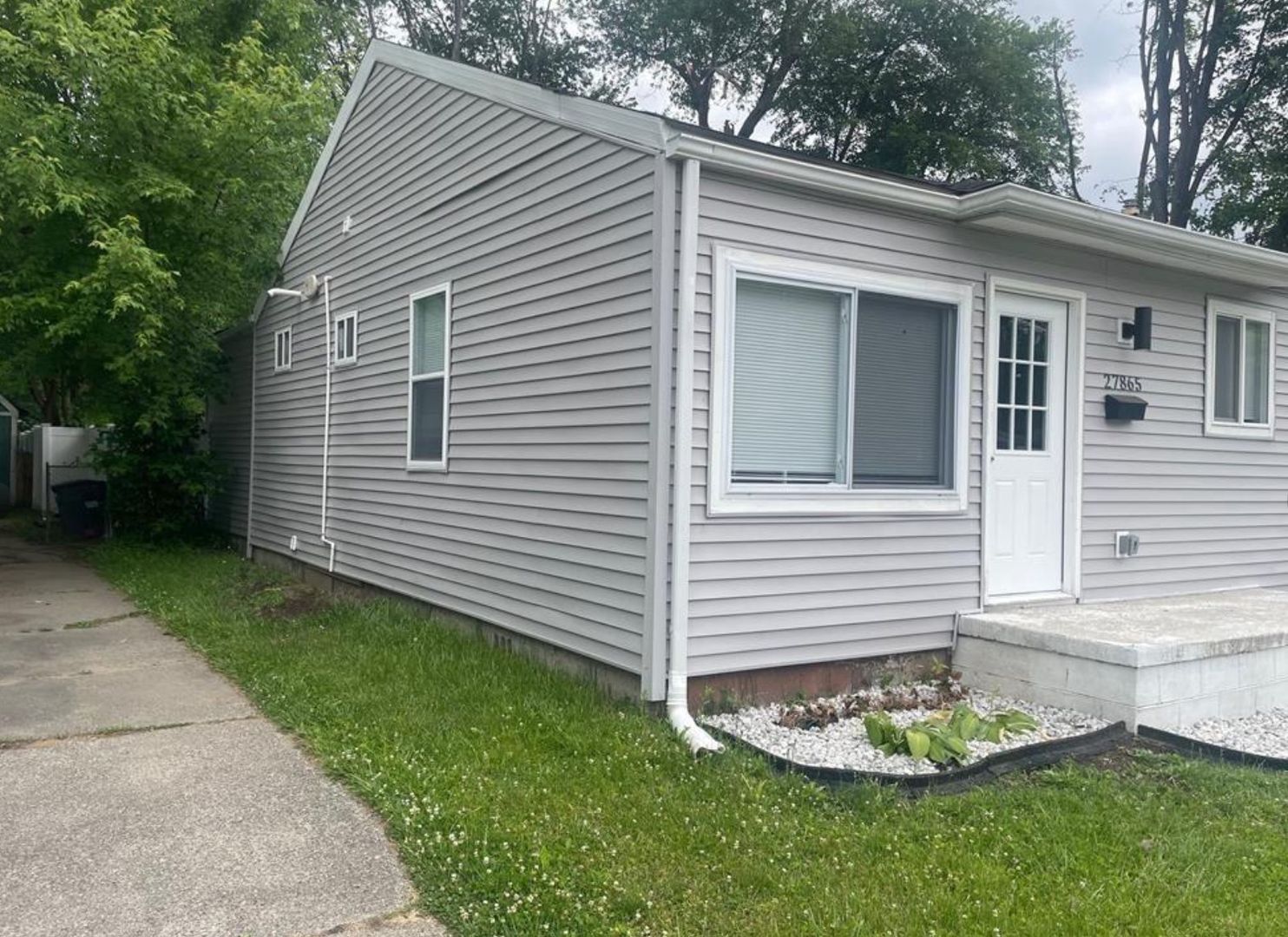 Madison Heights House: 27865 Brettonwoods Street
