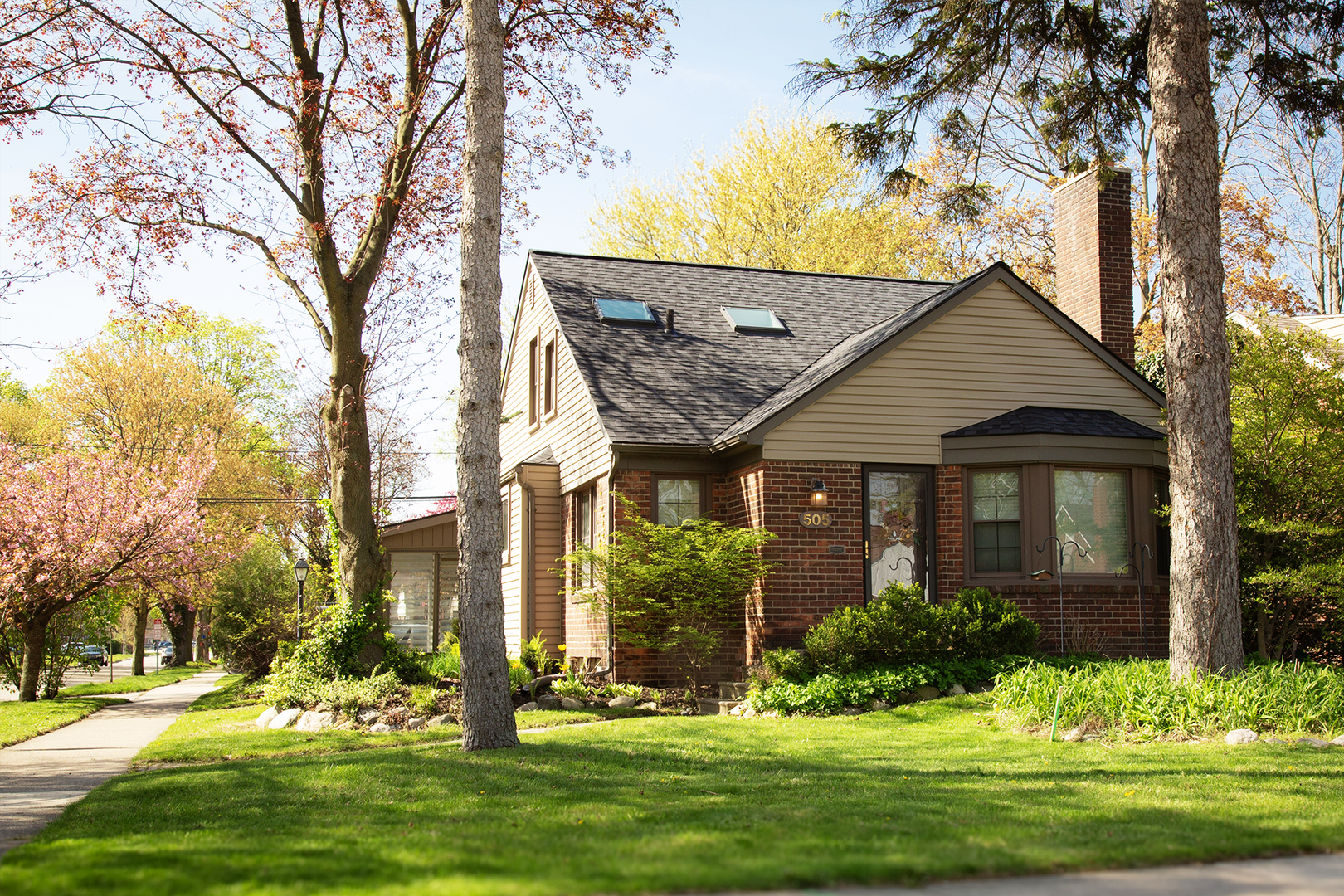 Royal Oak House: 505 CATALPA Drive