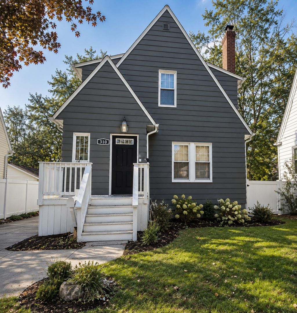 Royal Oak House: 310 S Connecticut