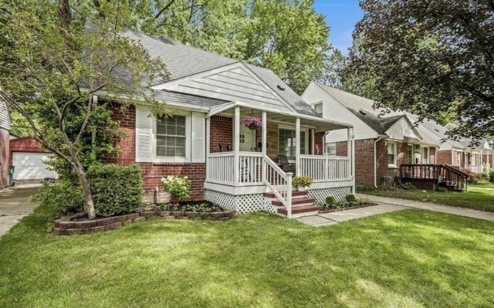 Royal Oak House: 2125 Dallas
