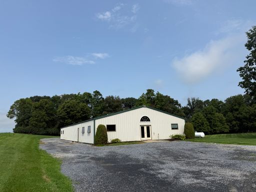 Huge commercial building with tons of storage space