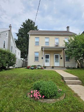 2 Bedroom Apartment with Off Street Parking – photo 1
