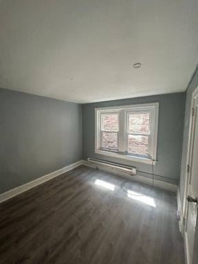 Schuylkill Ave 2 Bedroom 1 Bath Apartment – photo 1
