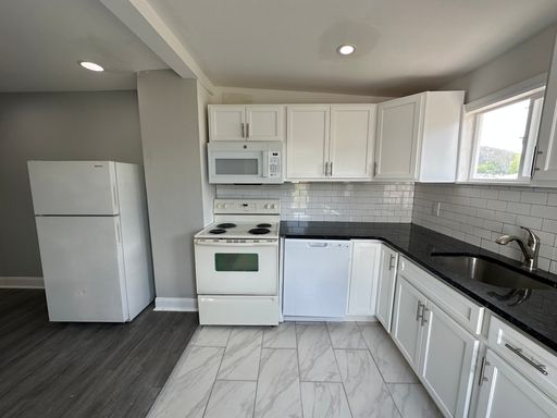 Two bedroom 1 bath 2nd floor Tamaqua apartment w garage