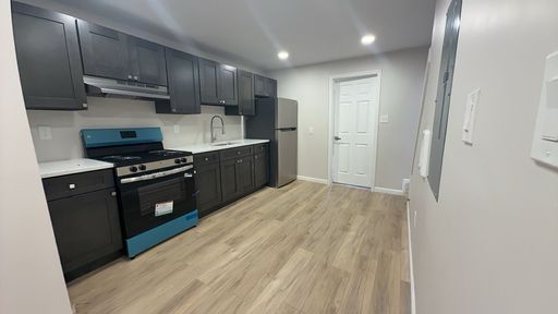 Newly Remodeled 2-Bedroom 1.5 Bath Apartment – Modern Finishes & Brand-New Appliances with Washer & Dryer Hook-up