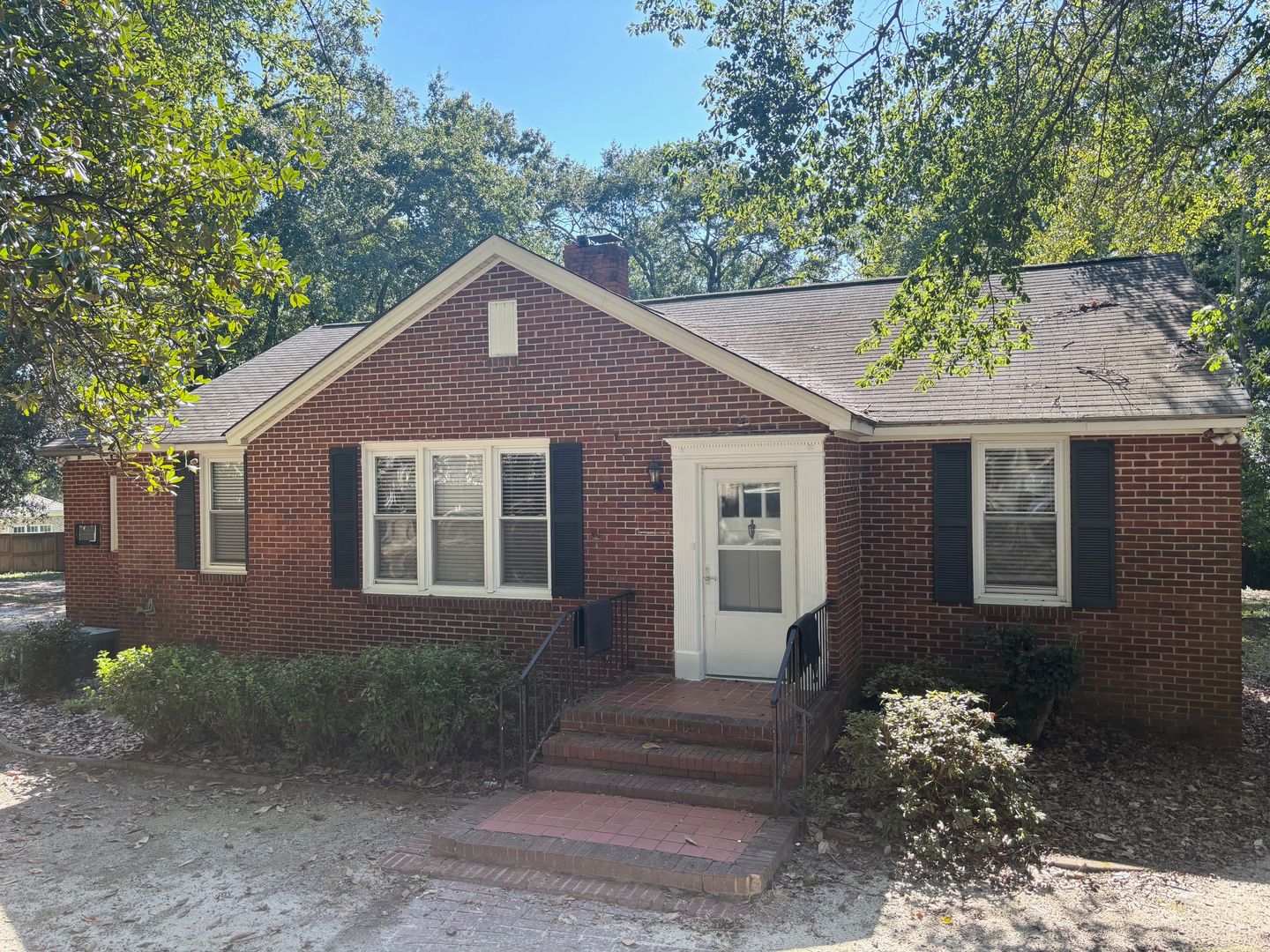 Columbia House: 3468 Hanson Avenue