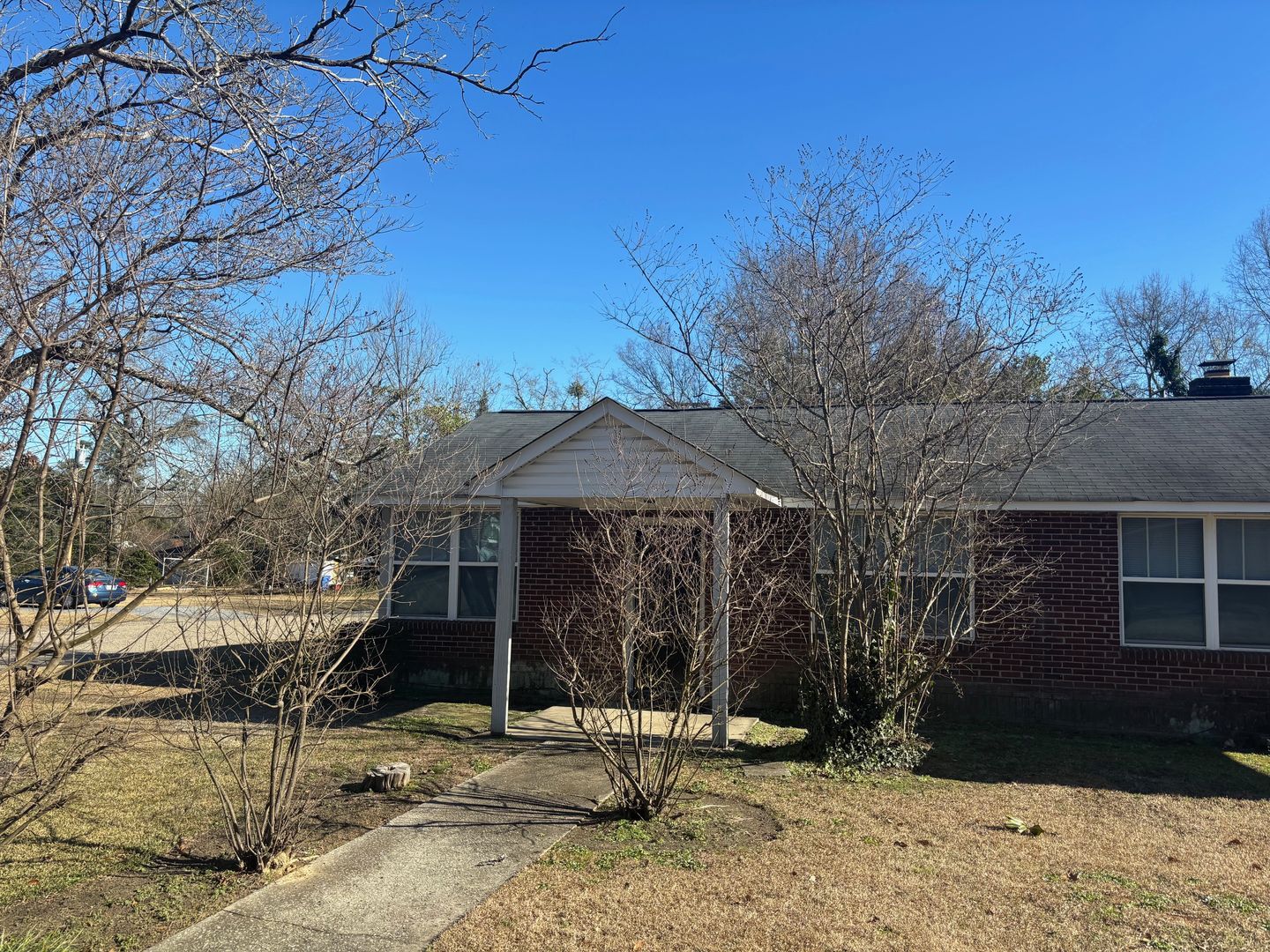 Columbia Apartment: 938/940 Woodlawn Avenue