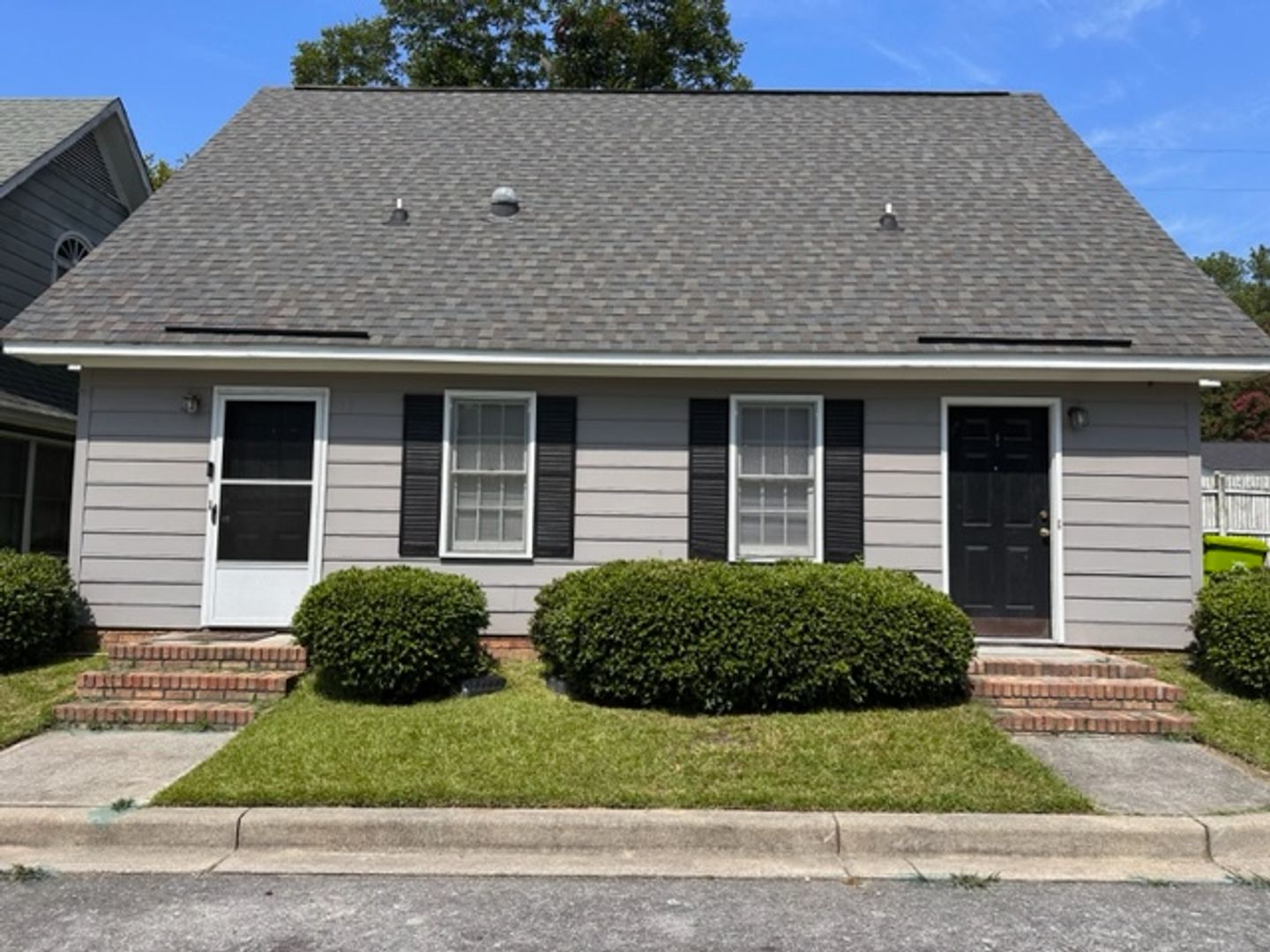 Columbia Apartment: 17/18 Old Clayton Ct.