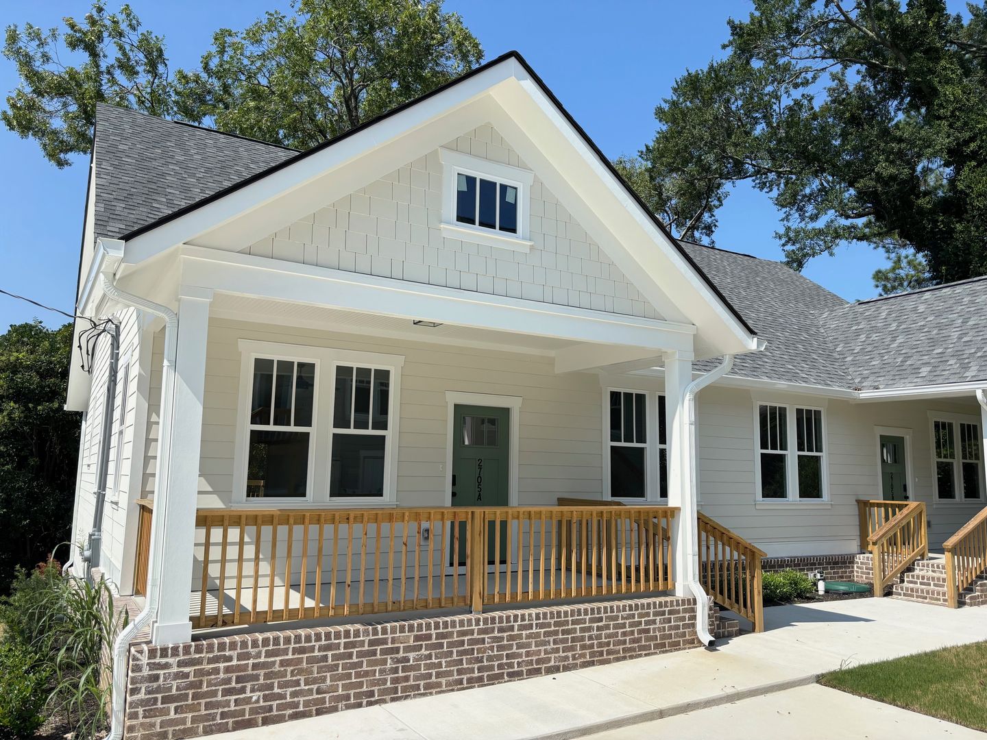 Columbia Apartment: 2705 Clark Street