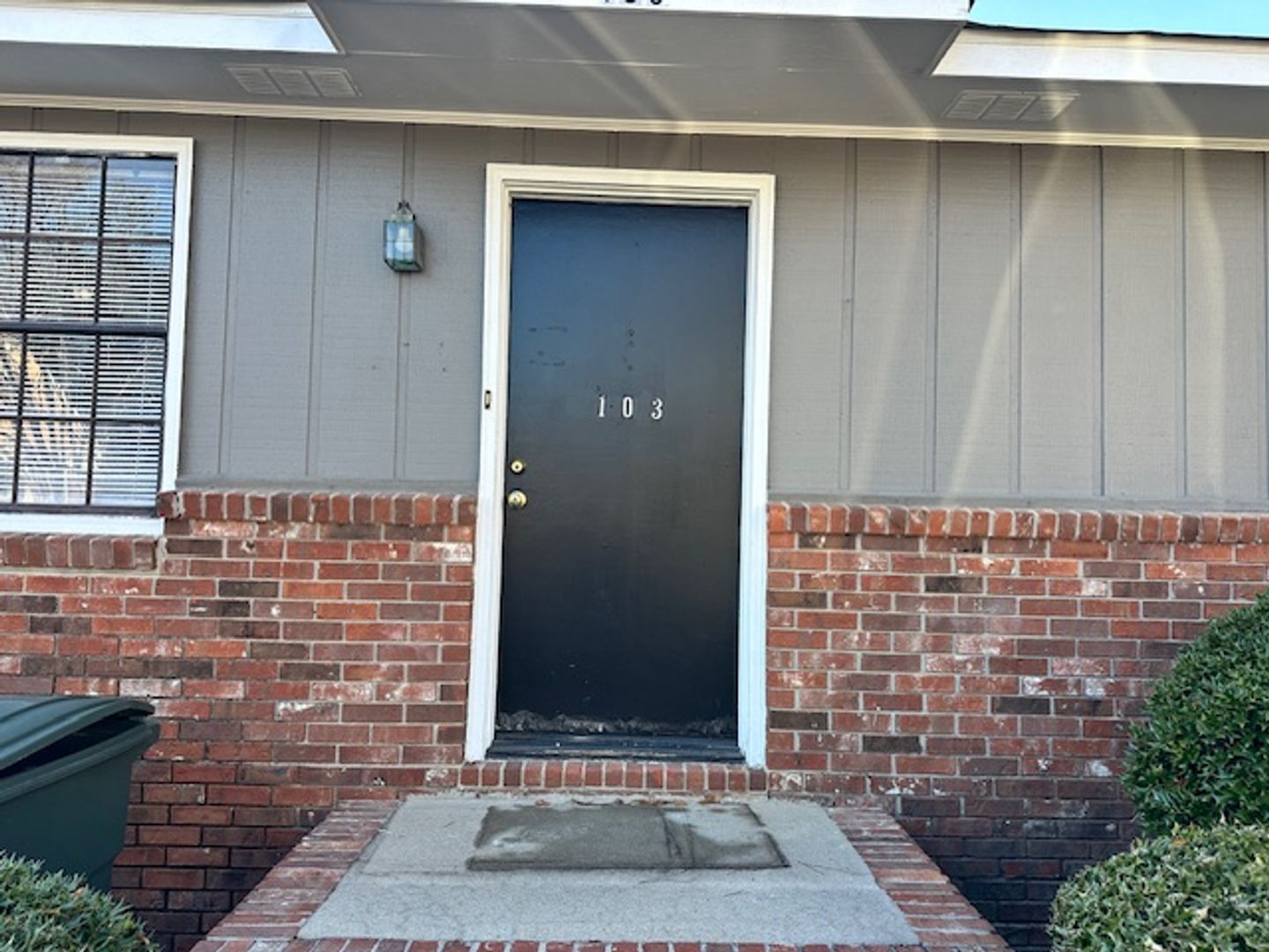 Columbia House: 103 Sunrise Avenue