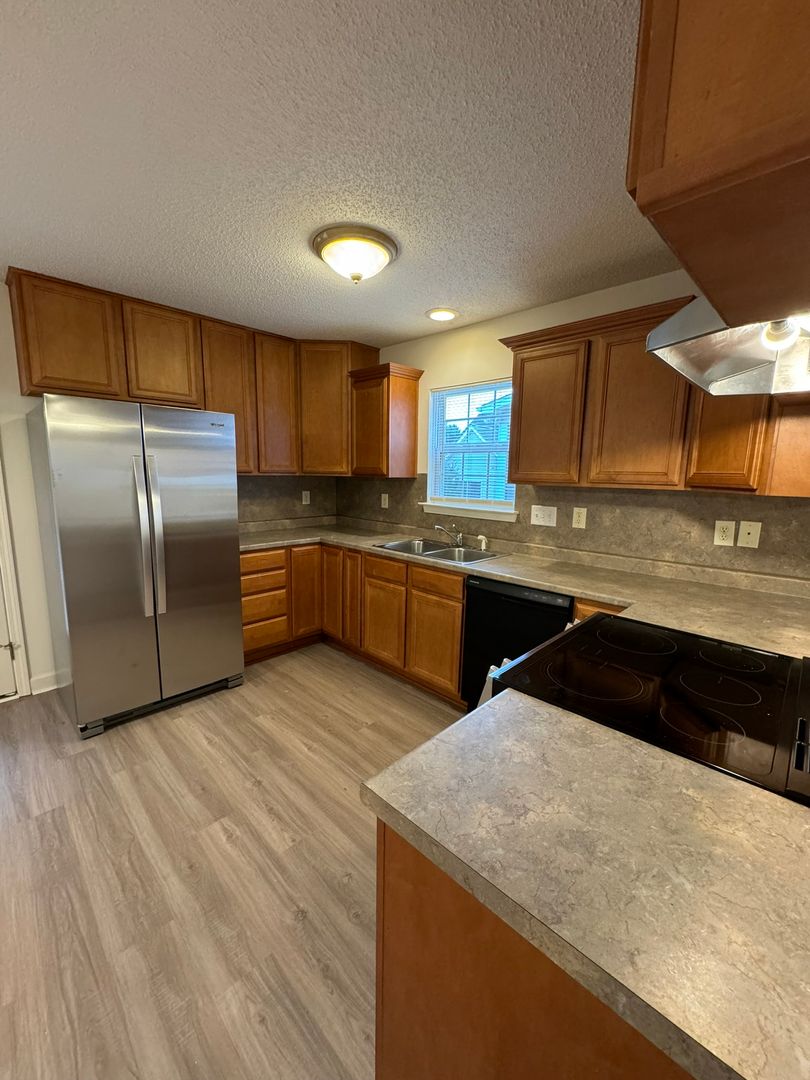 Mooresville House: 124 Clusters Circle