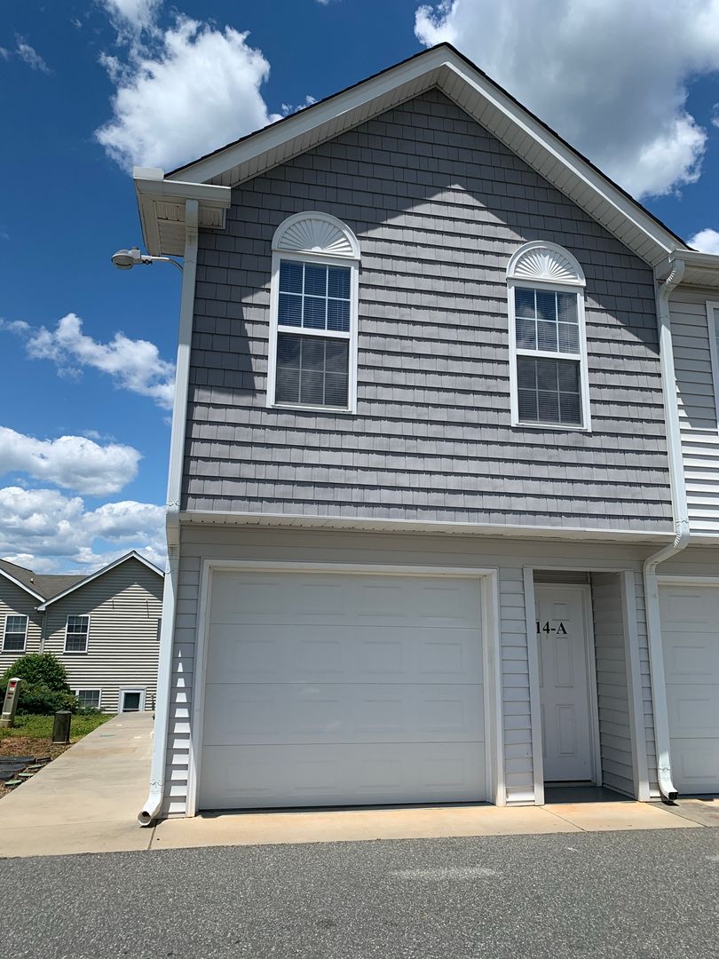 Mooresville House: 914-A Brawley Sch Rd