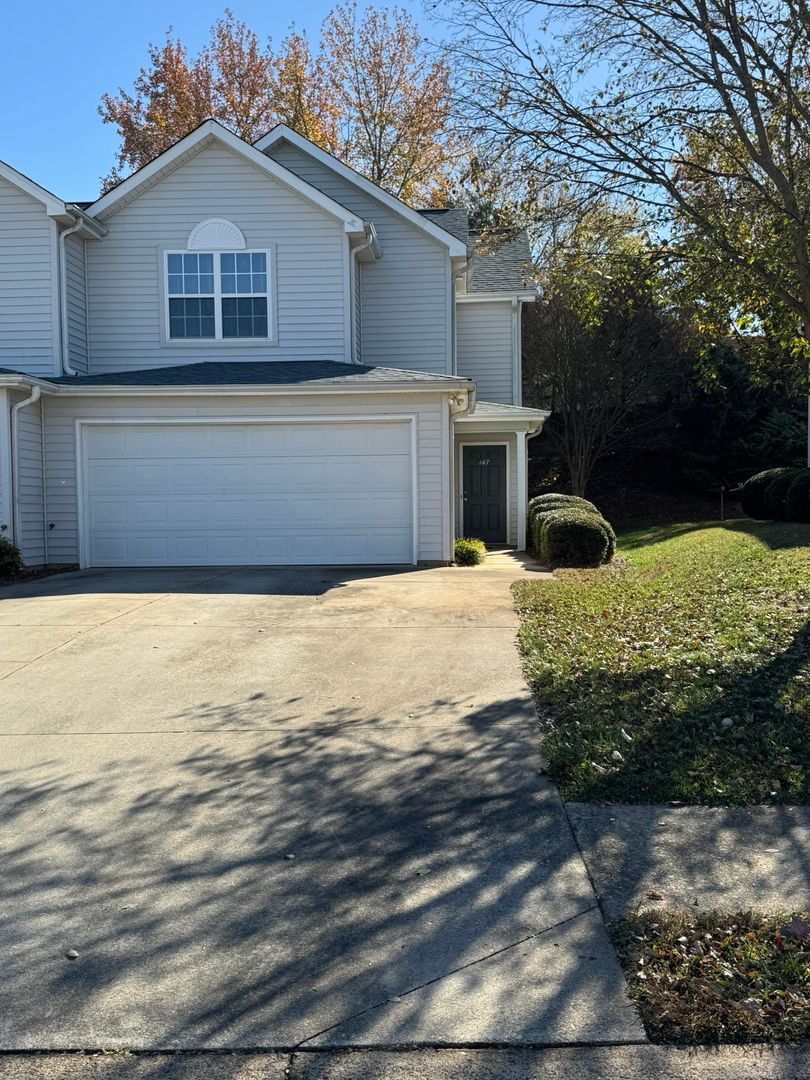 Mooresville House: 147 Springwood Lane