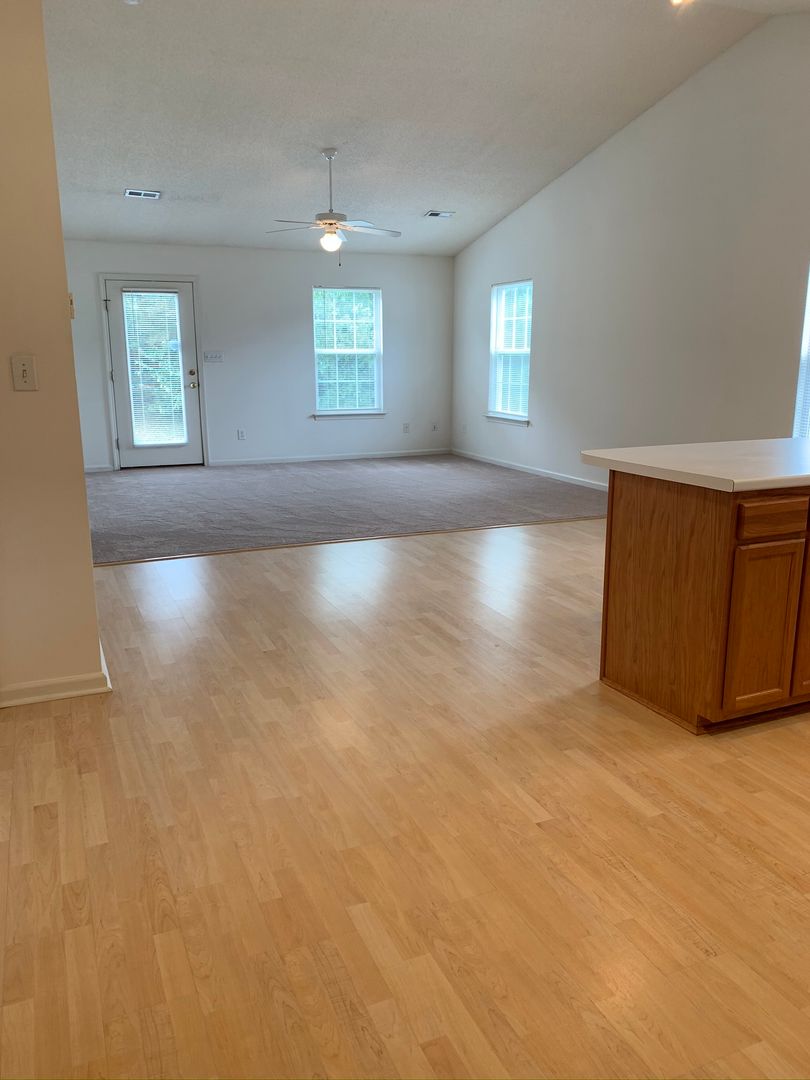 Mooresville House: 134 Springwood Lane