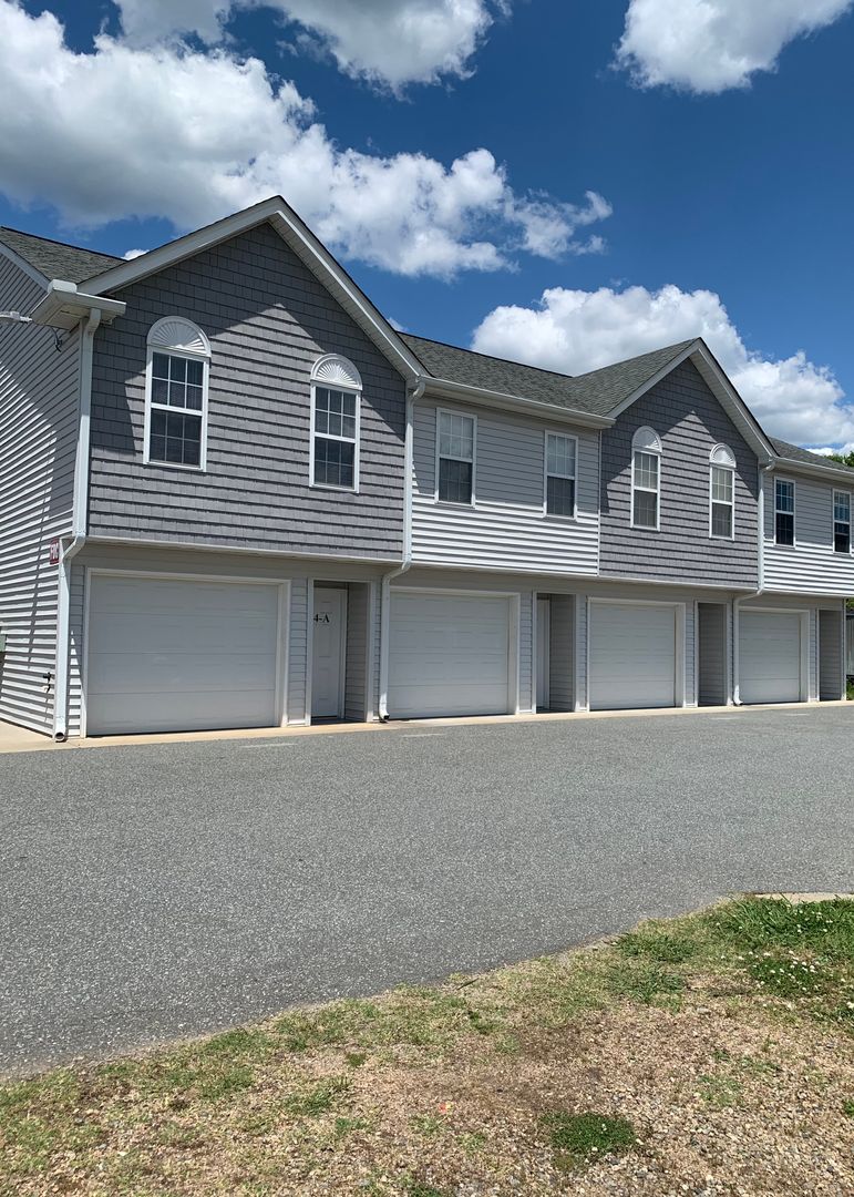 Mooresville House: 914-B Brawley Sch Rd